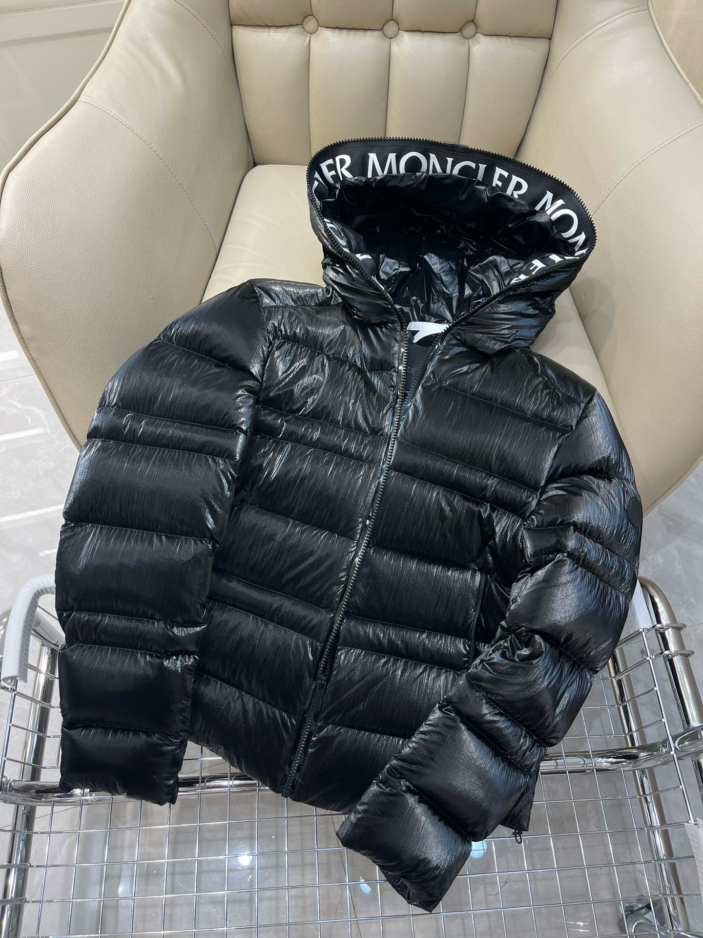 Bagsaaa Moncler Short Down All Black Jacket