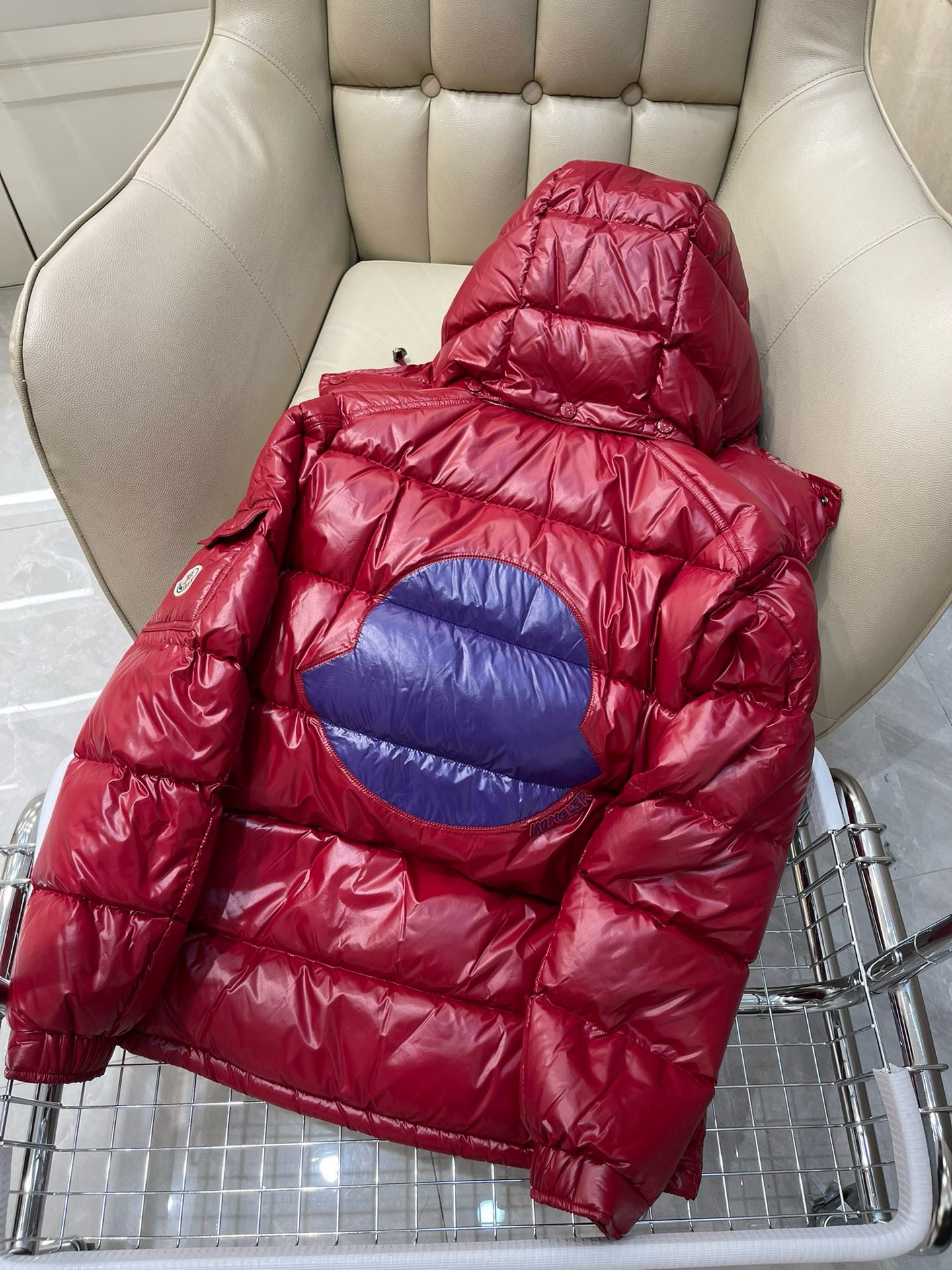 Bagsaaa Moncler Short Down Red Jacket With Detachable hood