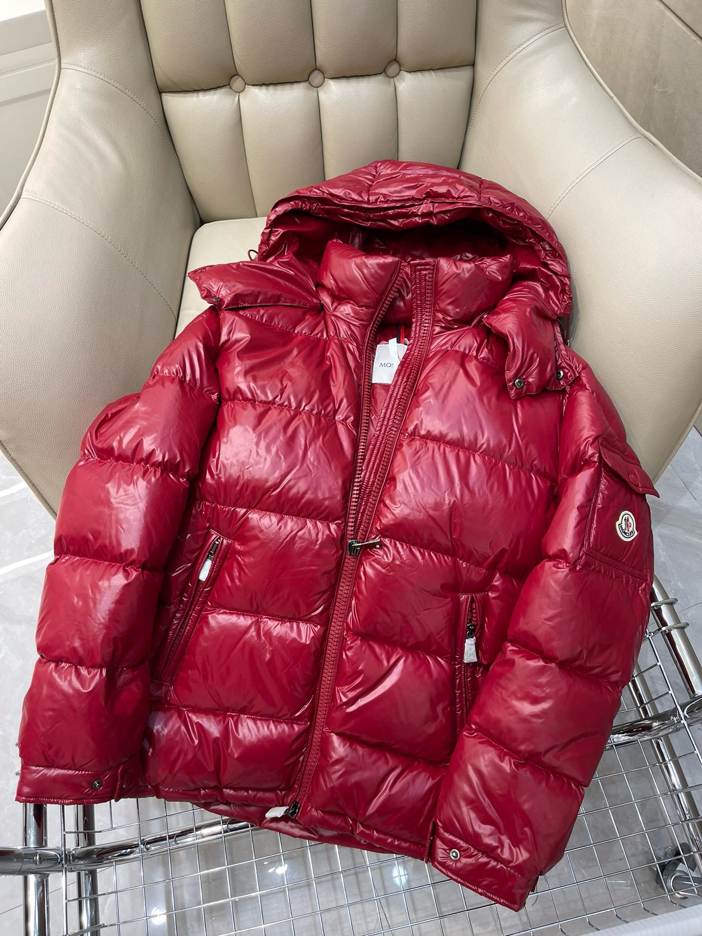 Bagsaaa Moncler Short Down Red Jacket With Detachable hood