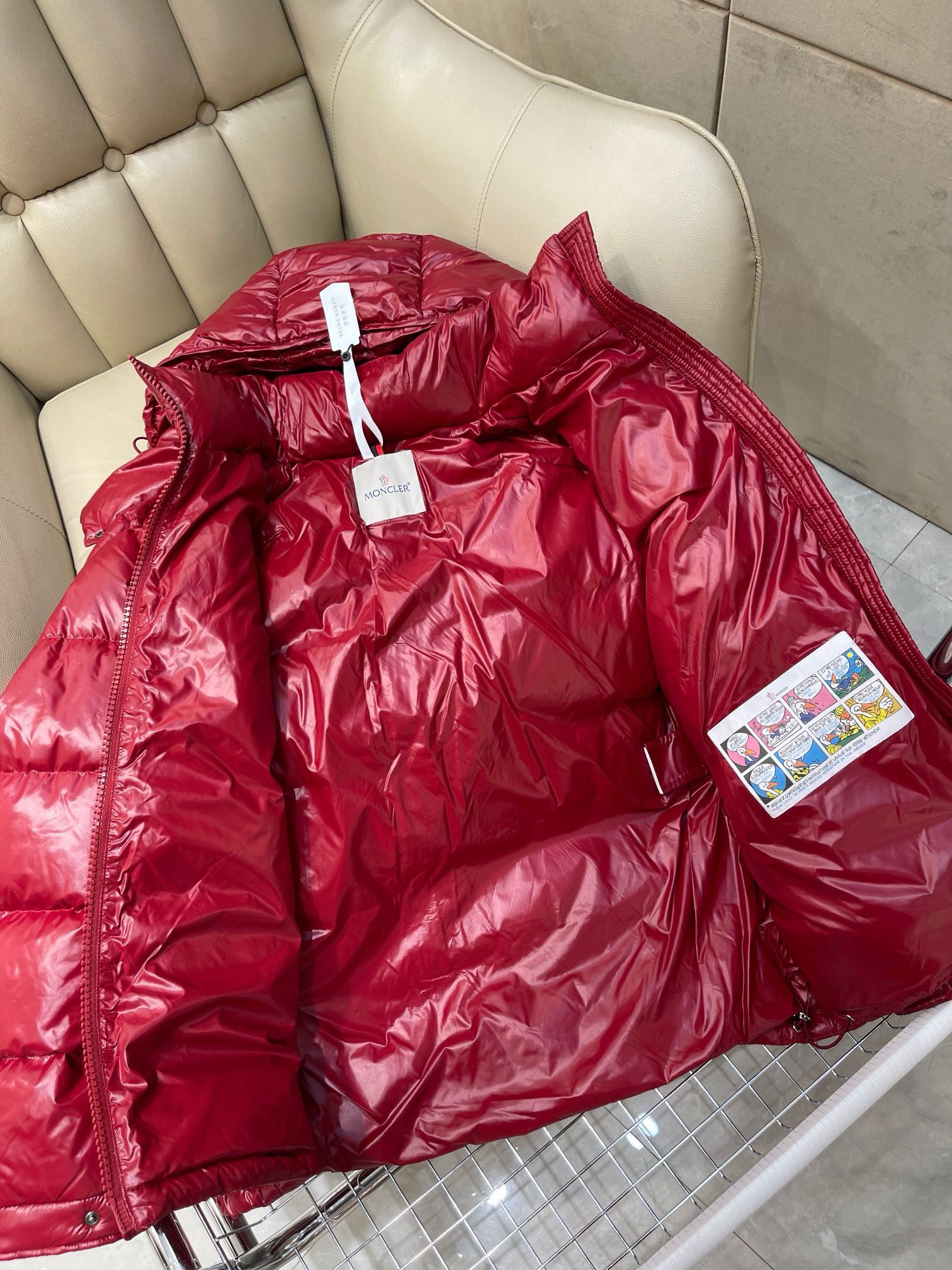 Bagsaaa Moncler Short Down Red Jacket With Detachable hood