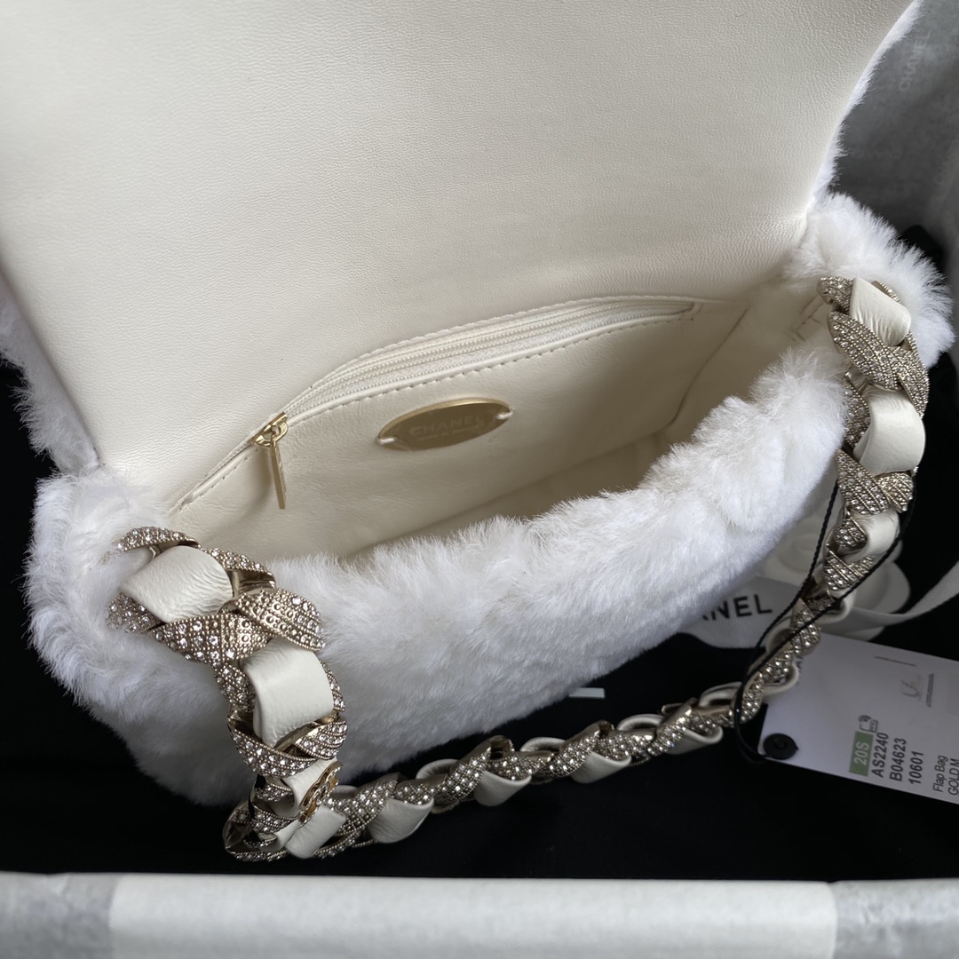 Bagsaaa Ch**el White Fur Bag - 1.5*21.5*6.5cm