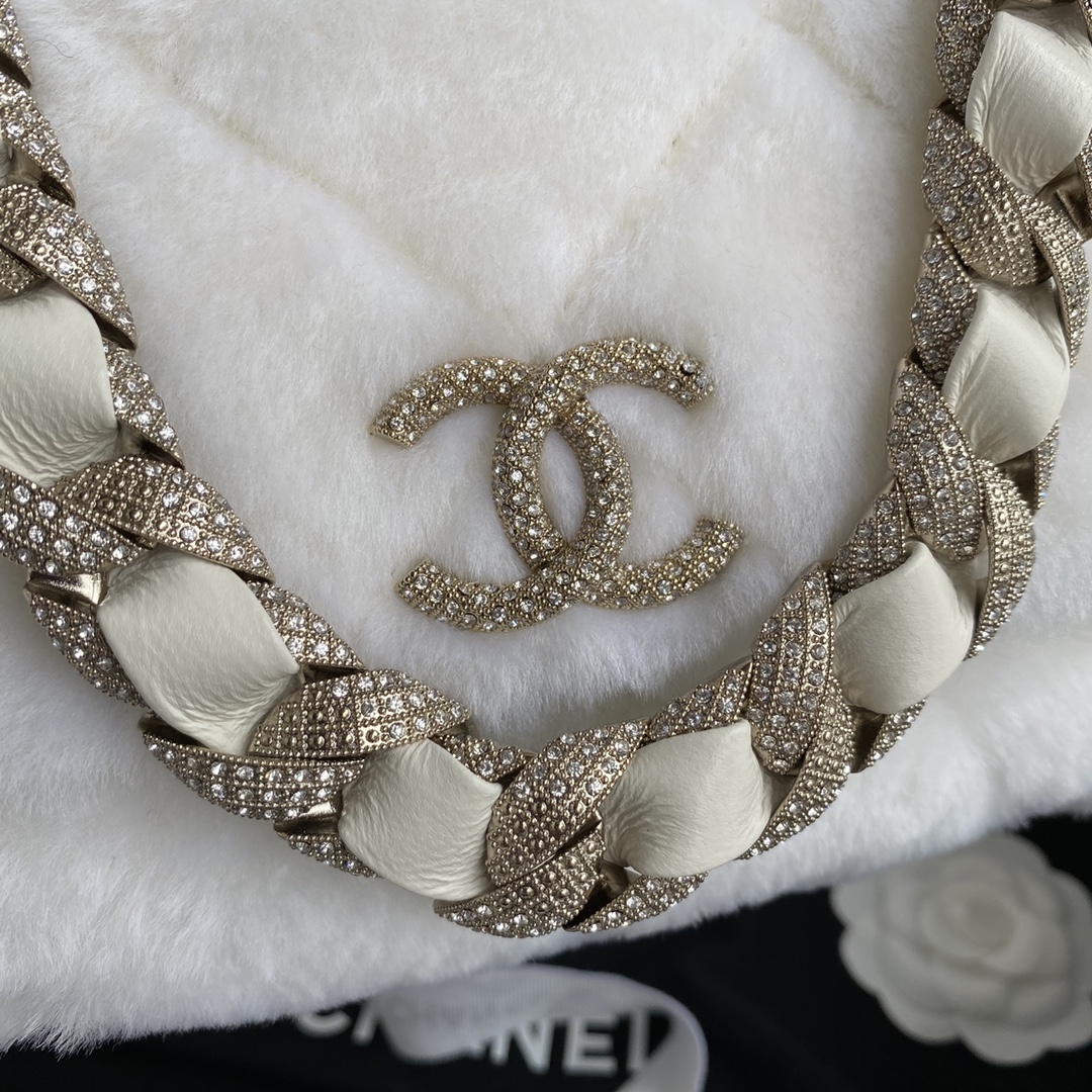Bagsaaa Ch**el White Fur Bag - 1.5*21.5*6.5cm