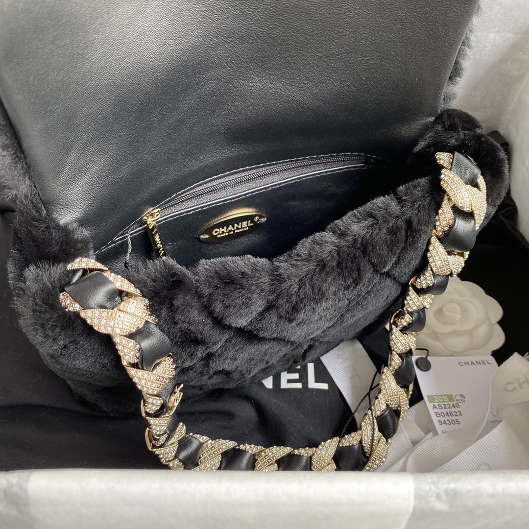 Bagsaaa Ch**el Black Fur Bag - 1.5*21.5*6.5cm