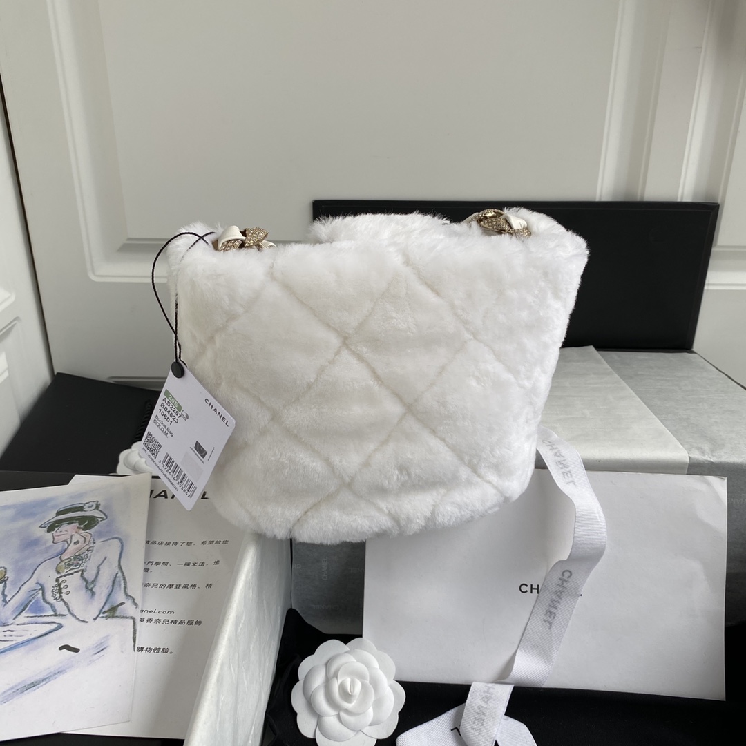 Bagsaaa Ch**el White FurBucket Bag - 16*18*12cm