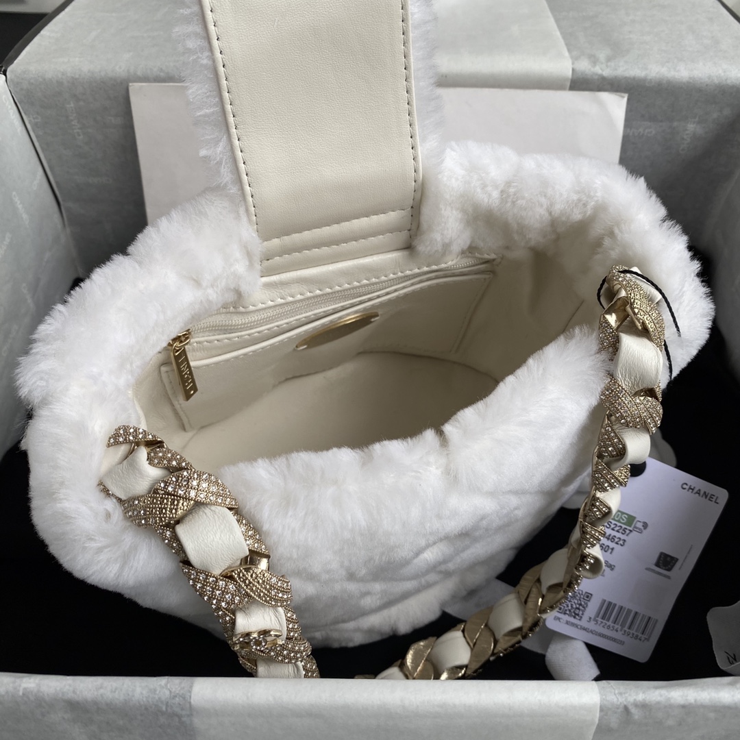 Bagsaaa Ch**el White FurBucket Bag - 16*18*12cm