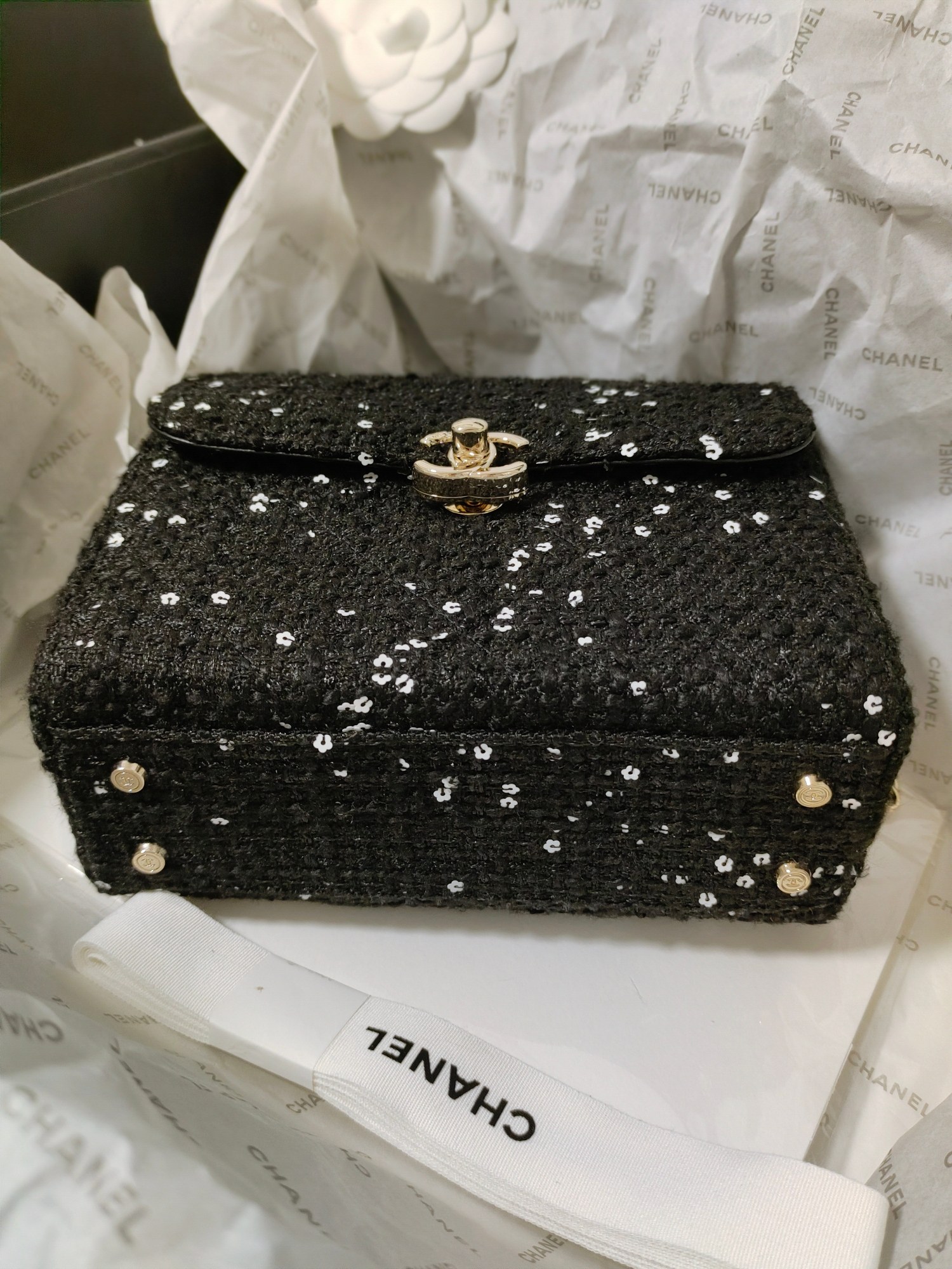 Bagsaaa Ch**el Vintage 23k Black Top Handle Bag 19cm