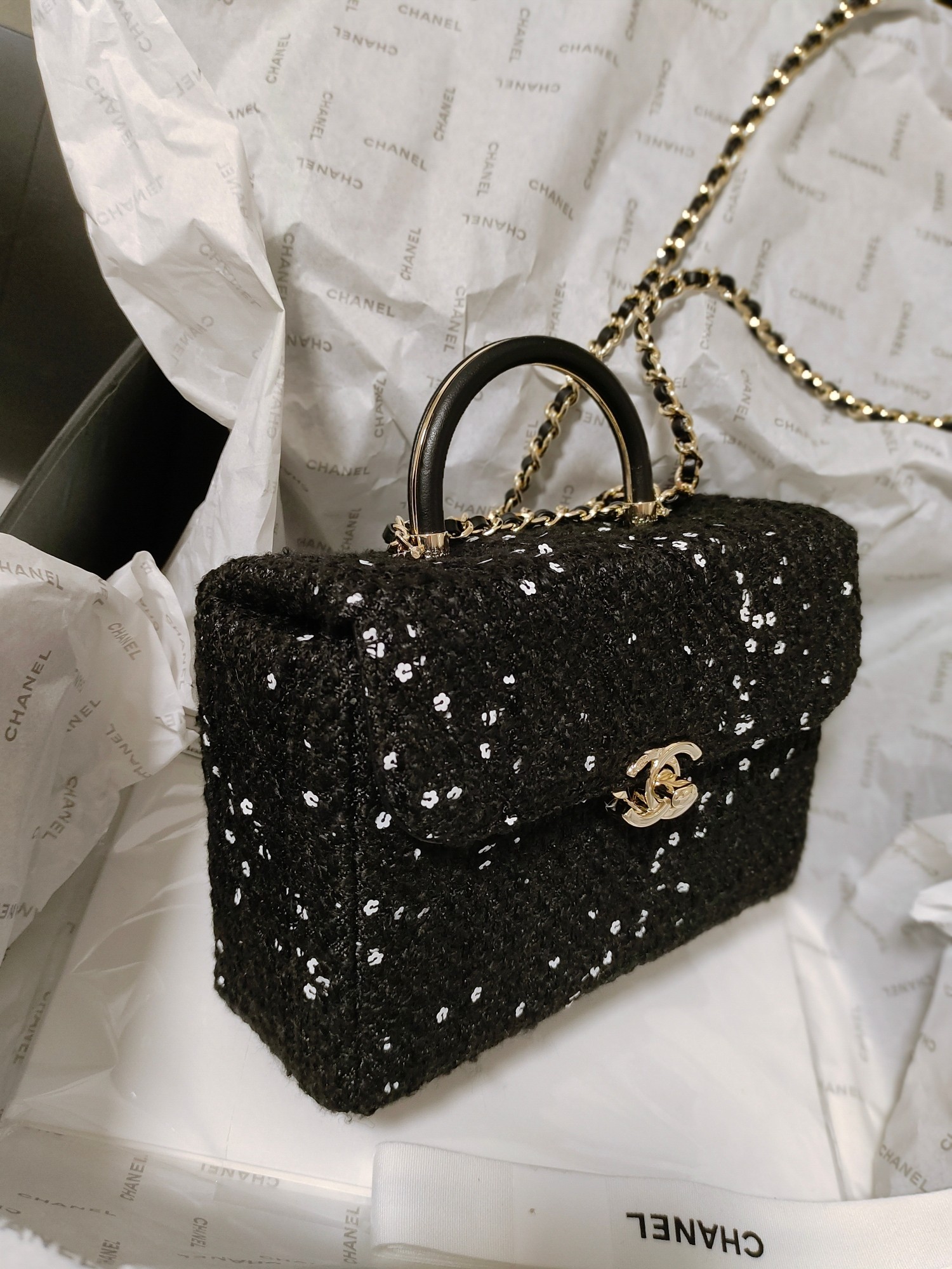 Bagsaaa Ch**el Vintage 23k Black Top Handle Bag 19cm