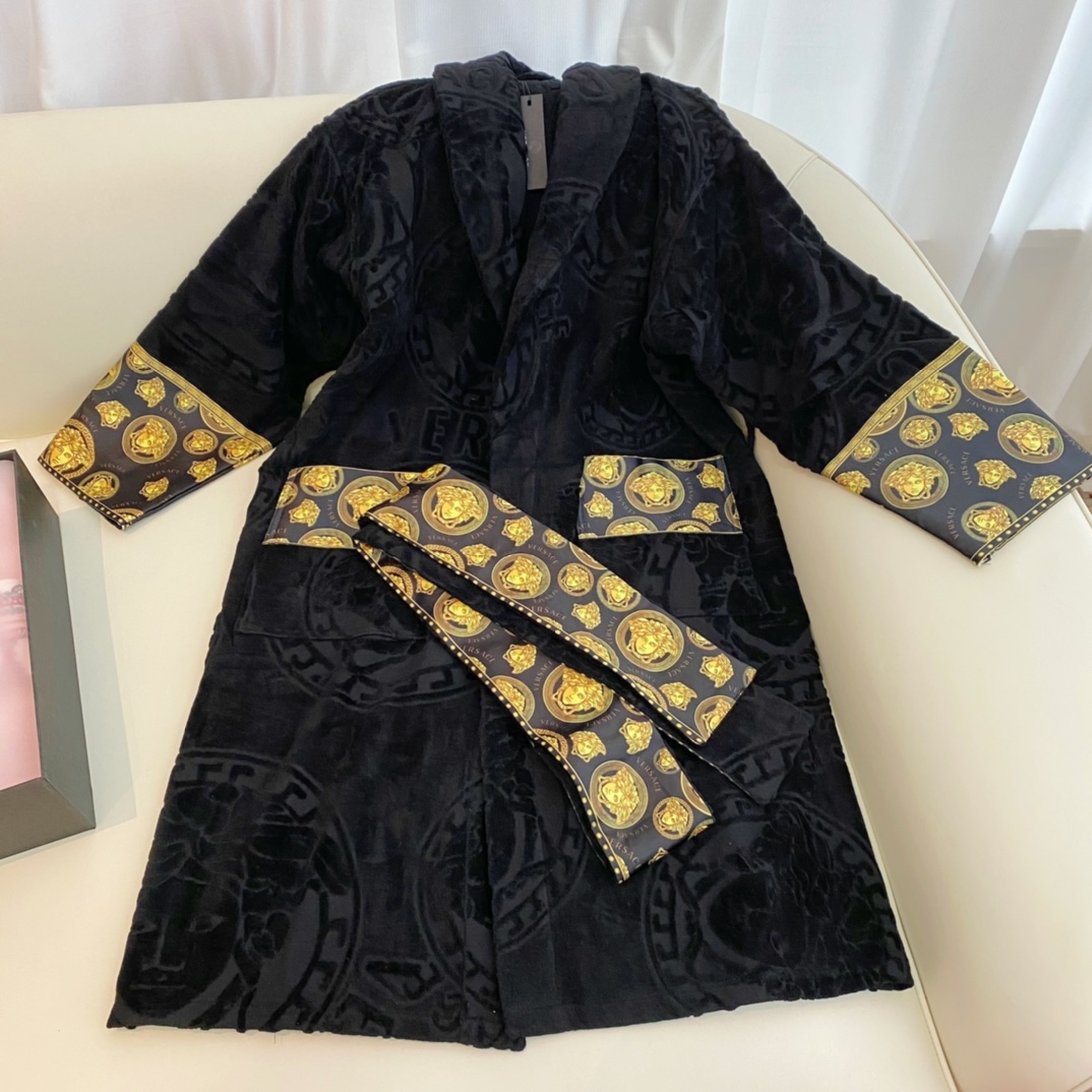Bagsaaa Versace BLACK AMPLIFIED BATHROBE 