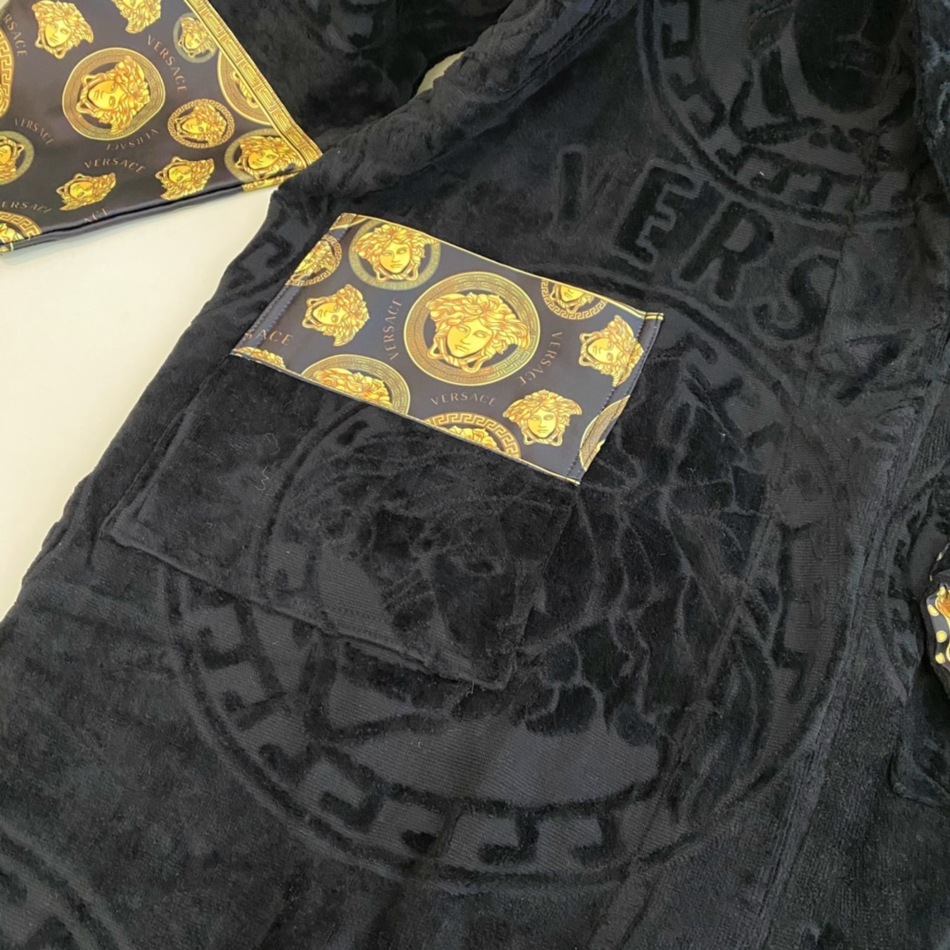 Bagsaaa Versace BLACK AMPLIFIED BATHROBE