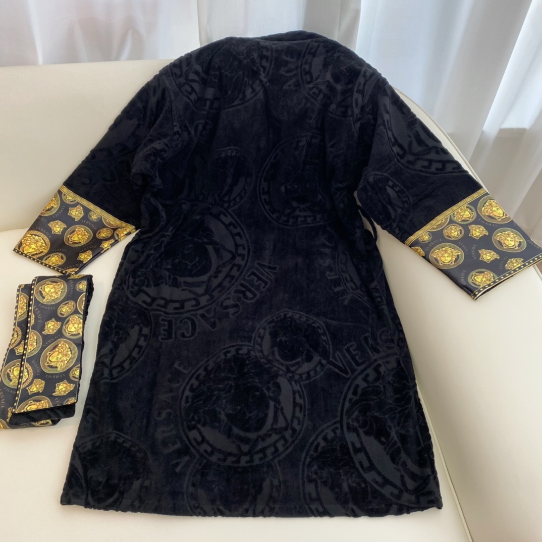 Bagsaaa Versace BLACK AMPLIFIED BATHROBE