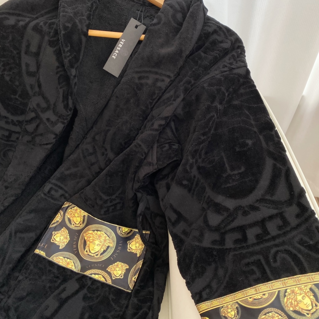 Bagsaaa Versace BLACK AMPLIFIED BATHROBE