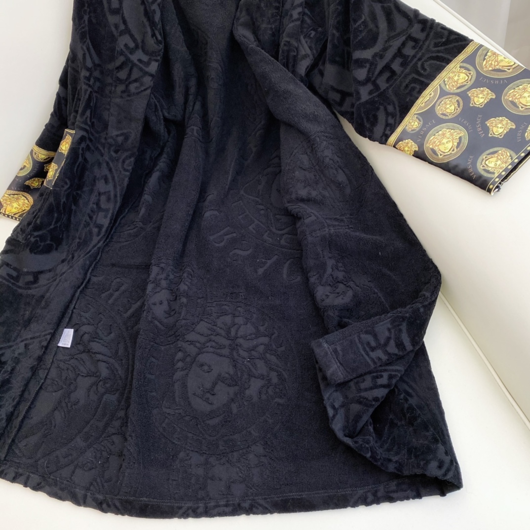 Bagsaaa Versace BLACK AMPLIFIED BATHROBE