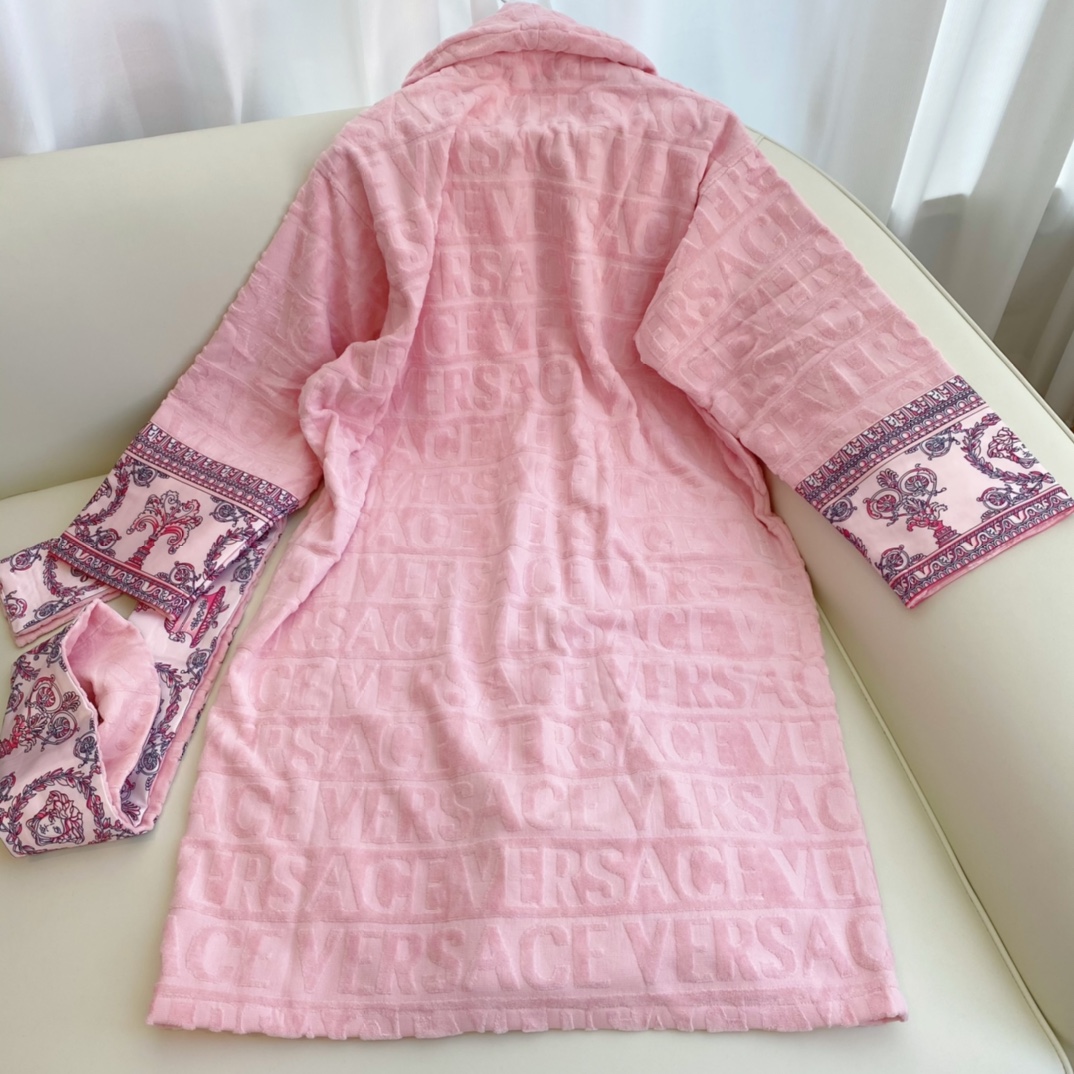 Bagsaaa Versace PINK AMPLIFIED BATHROBE