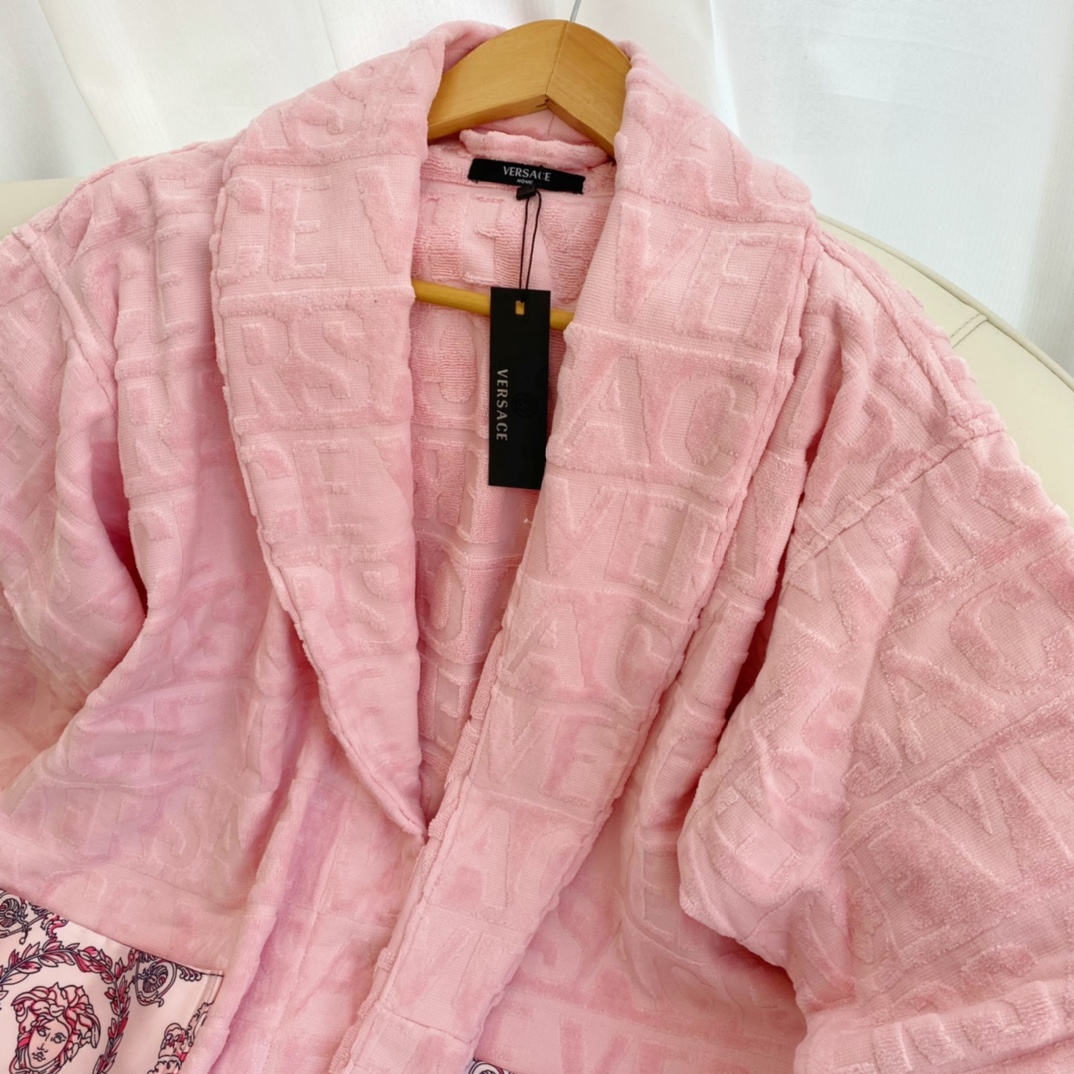 Bagsaaa Versace PINK AMPLIFIED BATHROBE