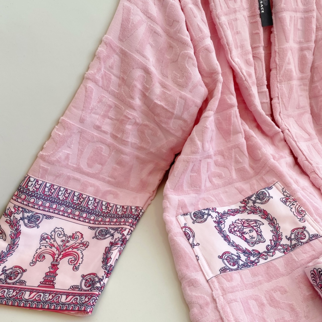 Bagsaaa Versace PINK AMPLIFIED BATHROBE