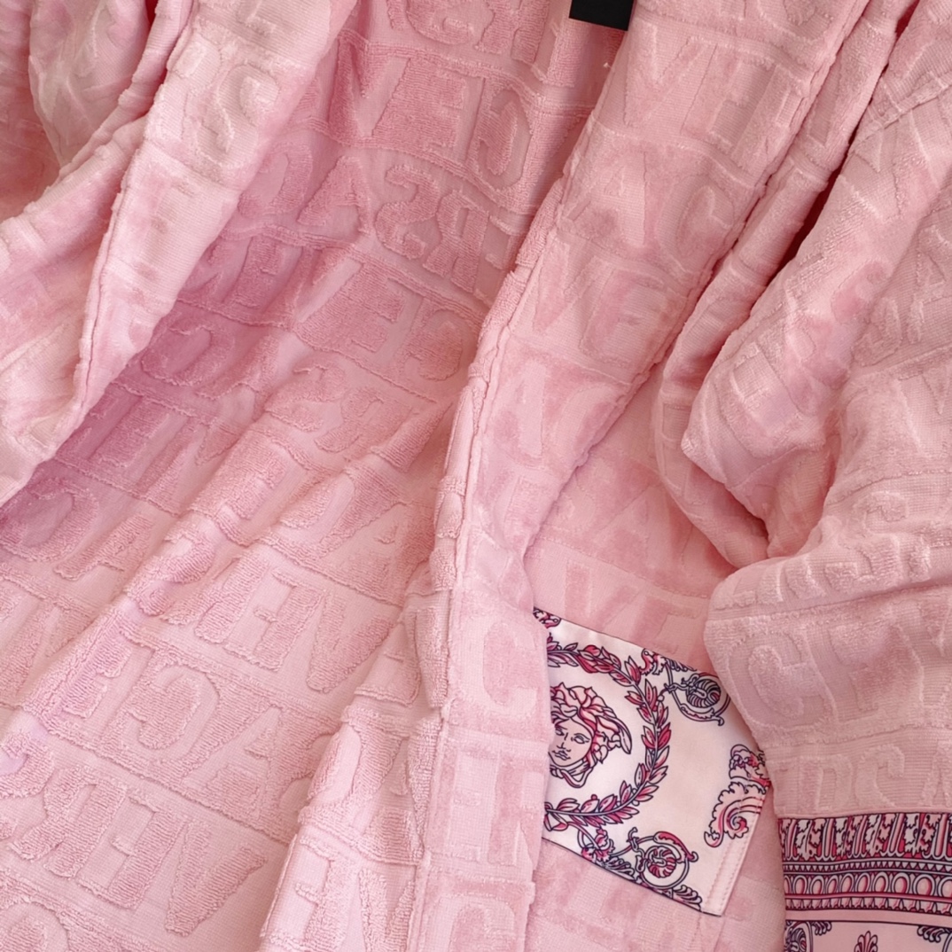 Bagsaaa Versace PINK AMPLIFIED BATHROBE