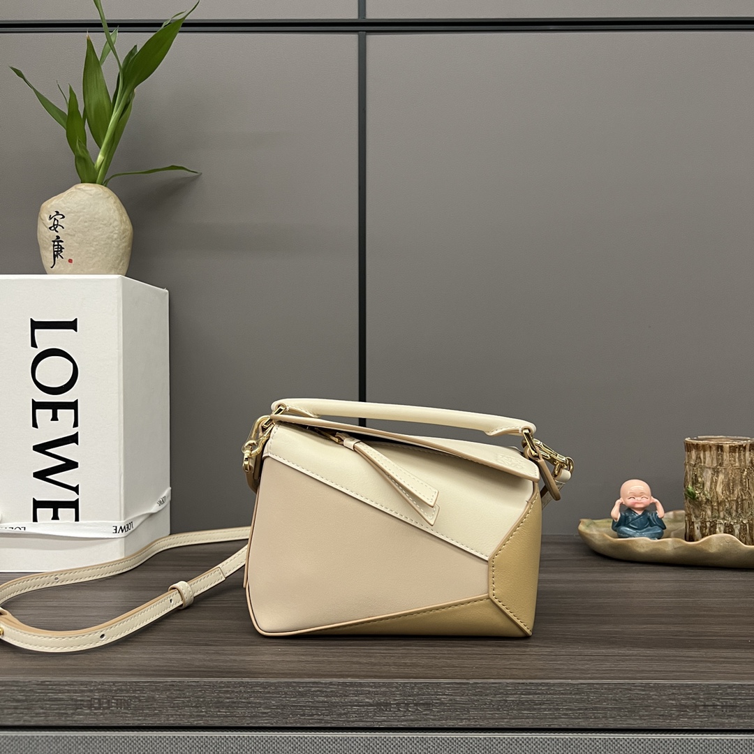 Bagsaaa L0ew* Mini Puzzle bag in classic calfskin cream and beige