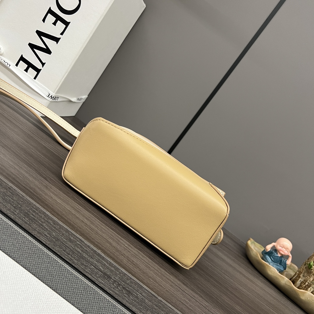Bagsaaa L0ew* Mini Puzzle bag in classic calfskin cream and beige