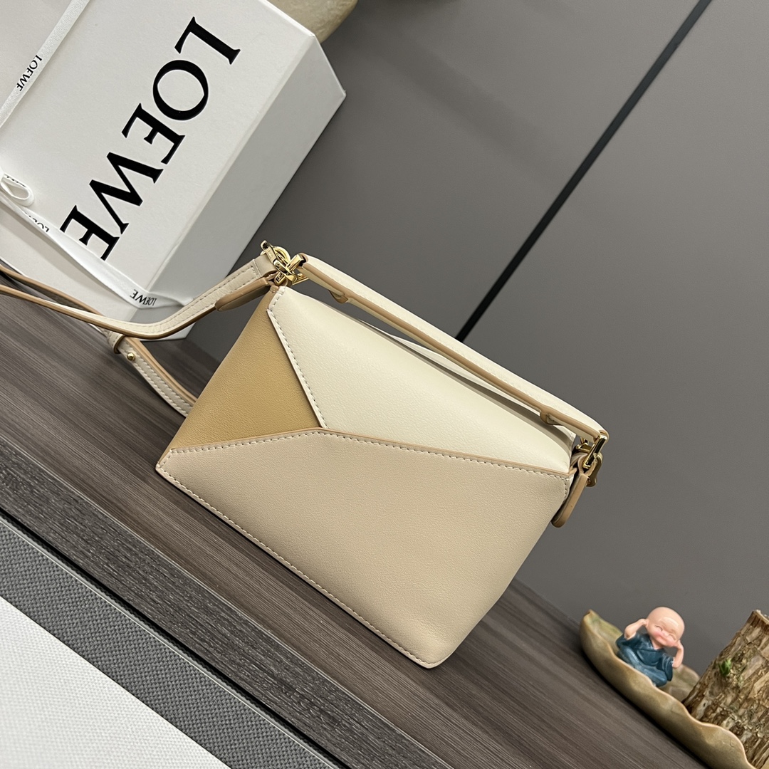 Bagsaaa L0ew* Mini Puzzle bag in classic calfskin cream and beige