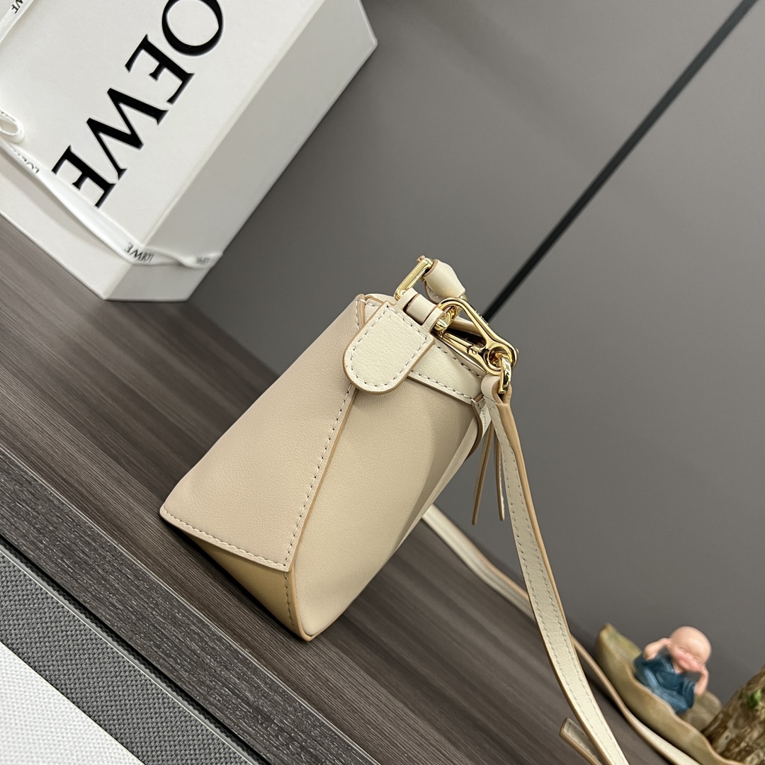 Bagsaaa L0ew* Mini Puzzle bag in classic calfskin cream and beige