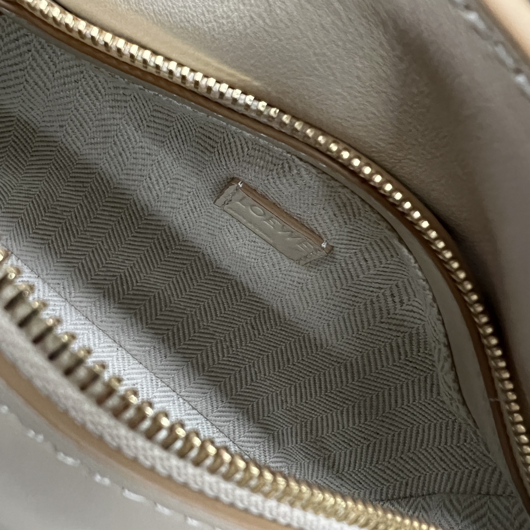 Bagsaaa L0ew* Mini Puzzle bag in classic calfskin cream and beige