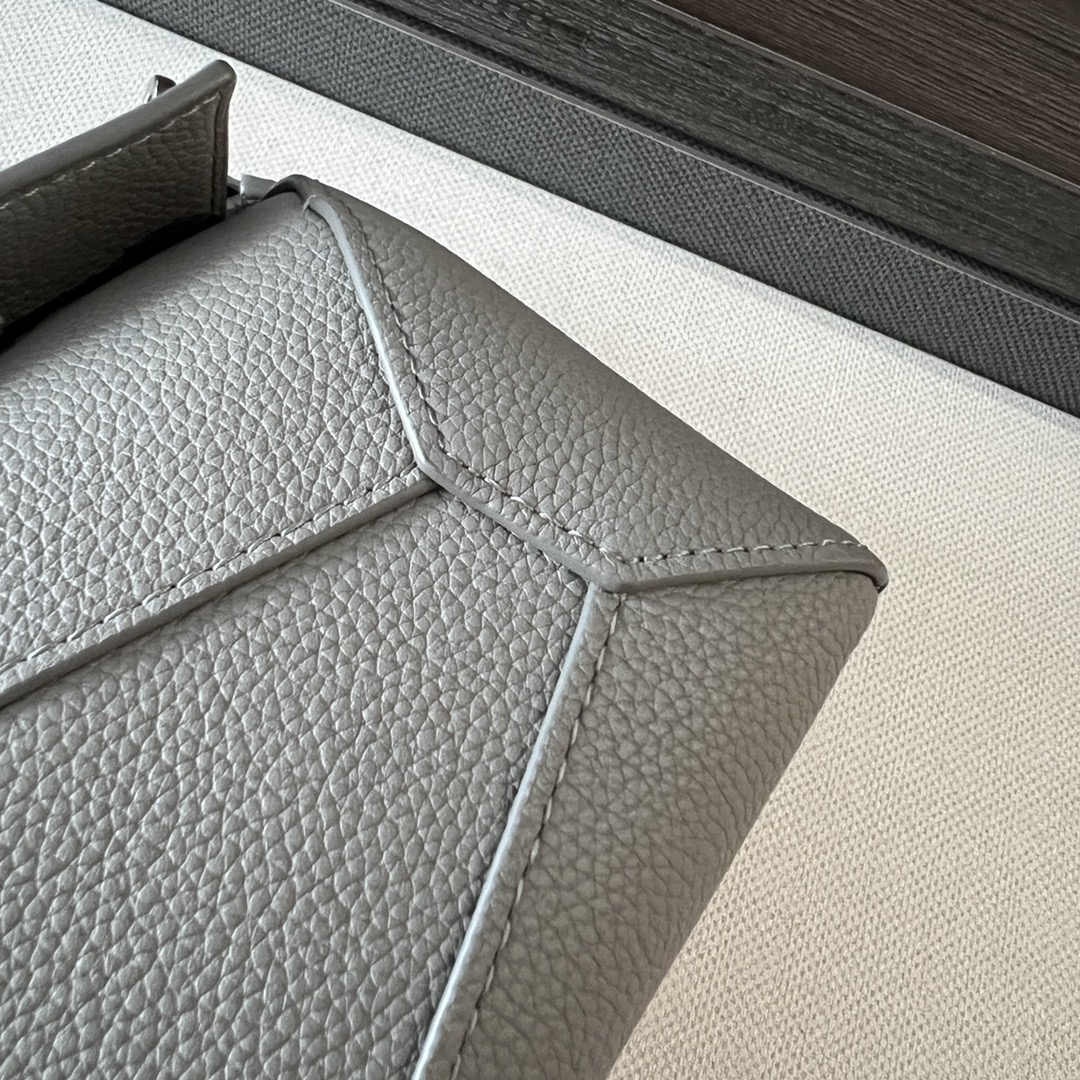Bagsaaa L0ew* Mini Puzzle bag in classic calfskin grey