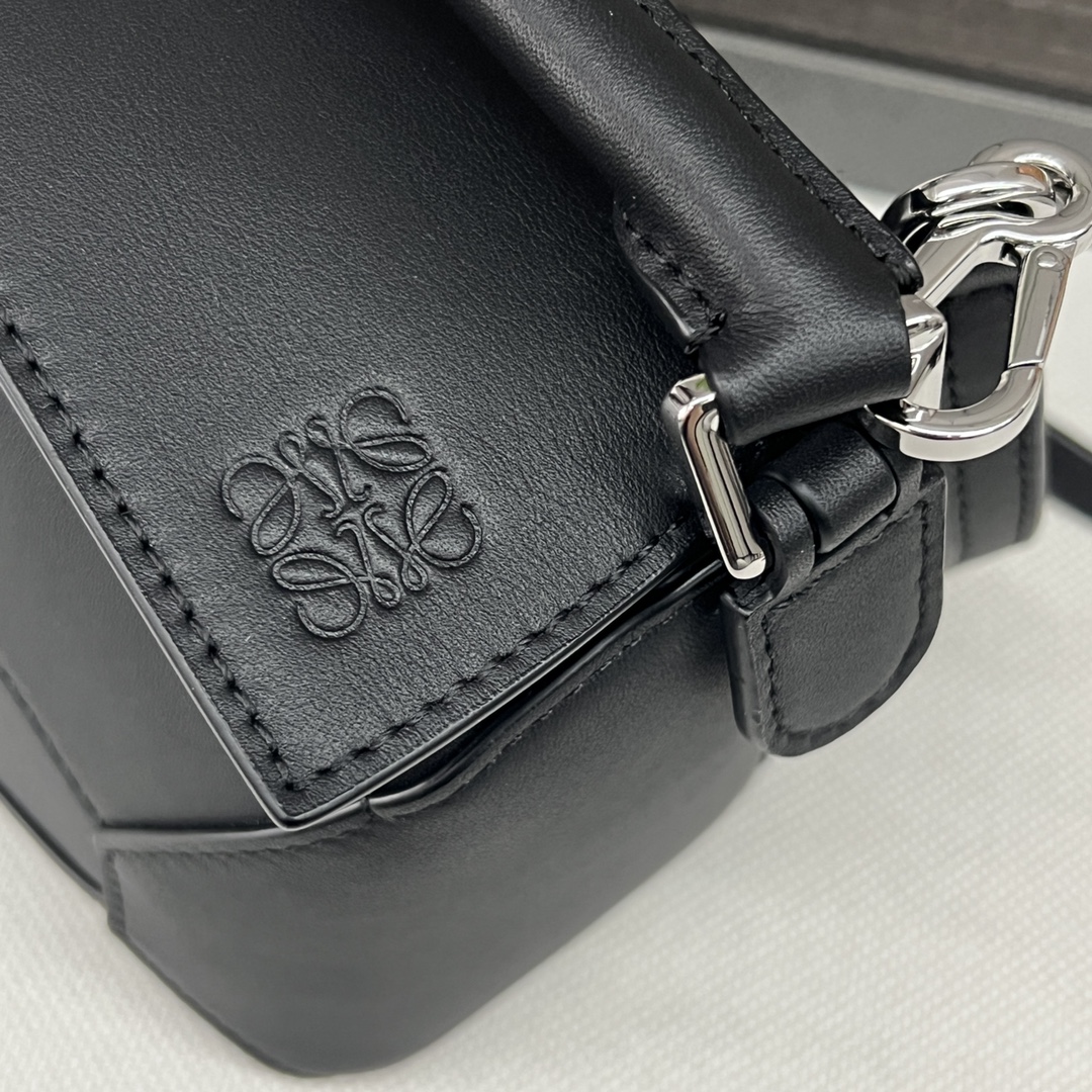 Bagsaaa L0ew* Mini Puzzle bag in classic calfskin black