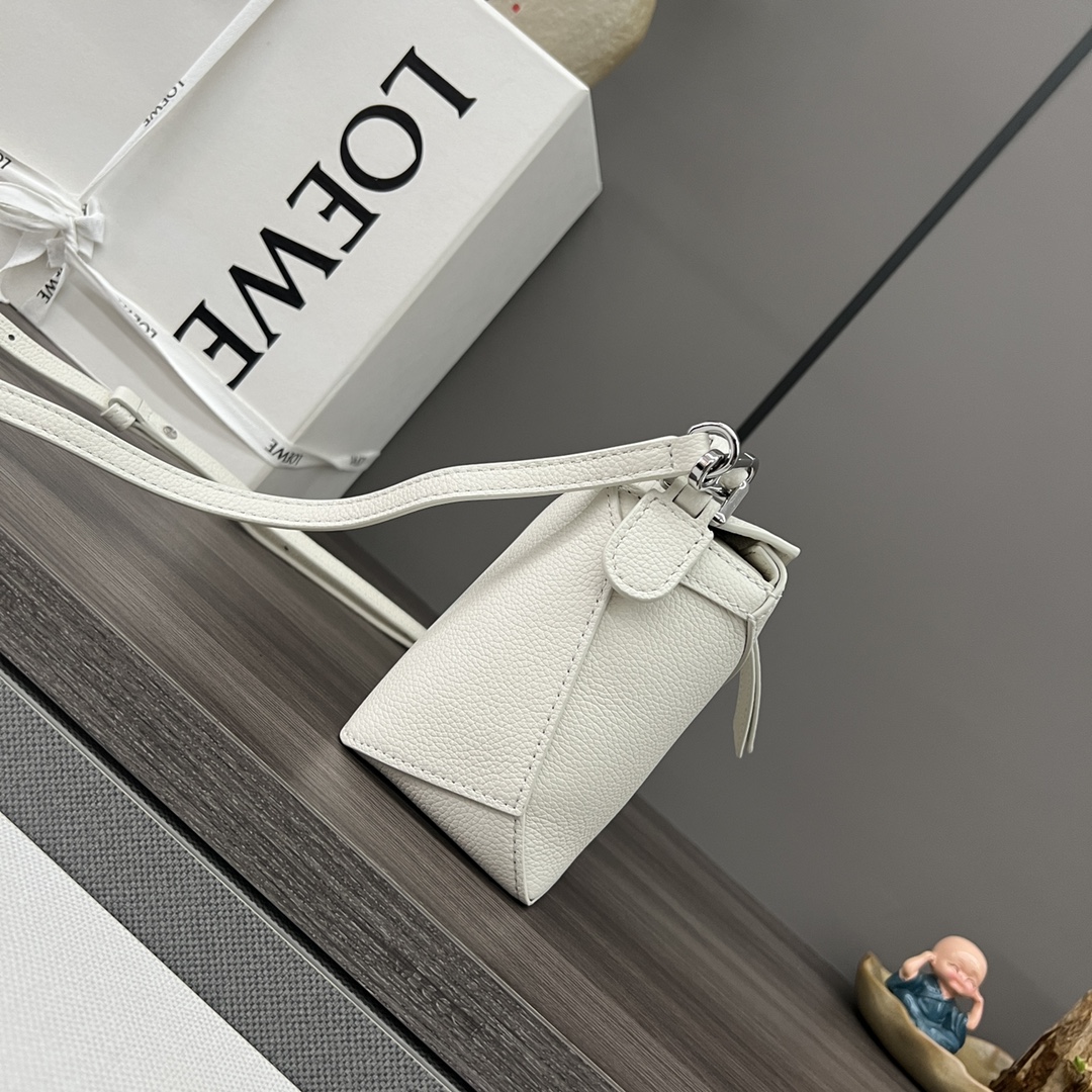 Bagsaaa L0ew* Mini Puzzle bag in classic calfskin white