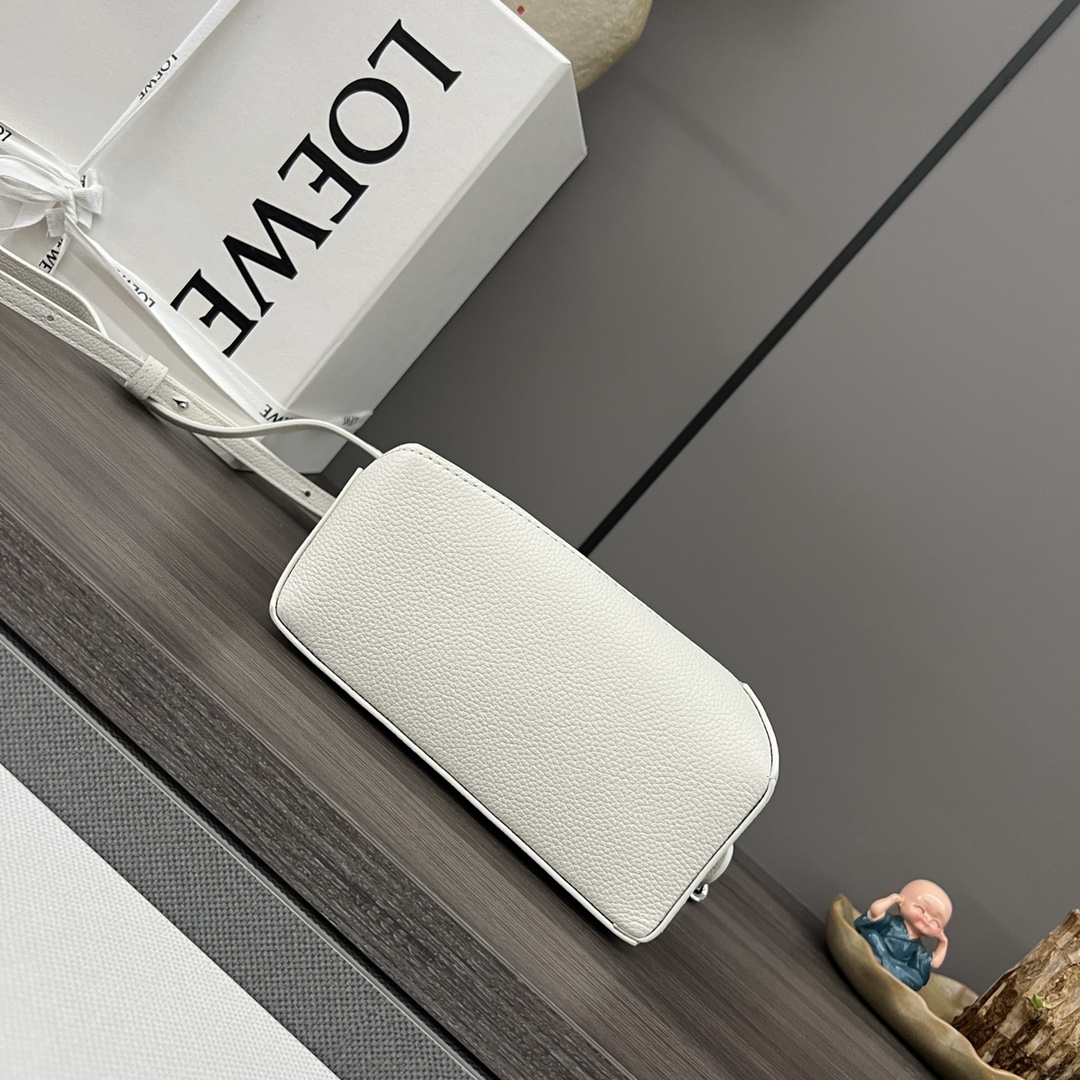 Bagsaaa L0ew* Mini Puzzle bag in classic calfskin white