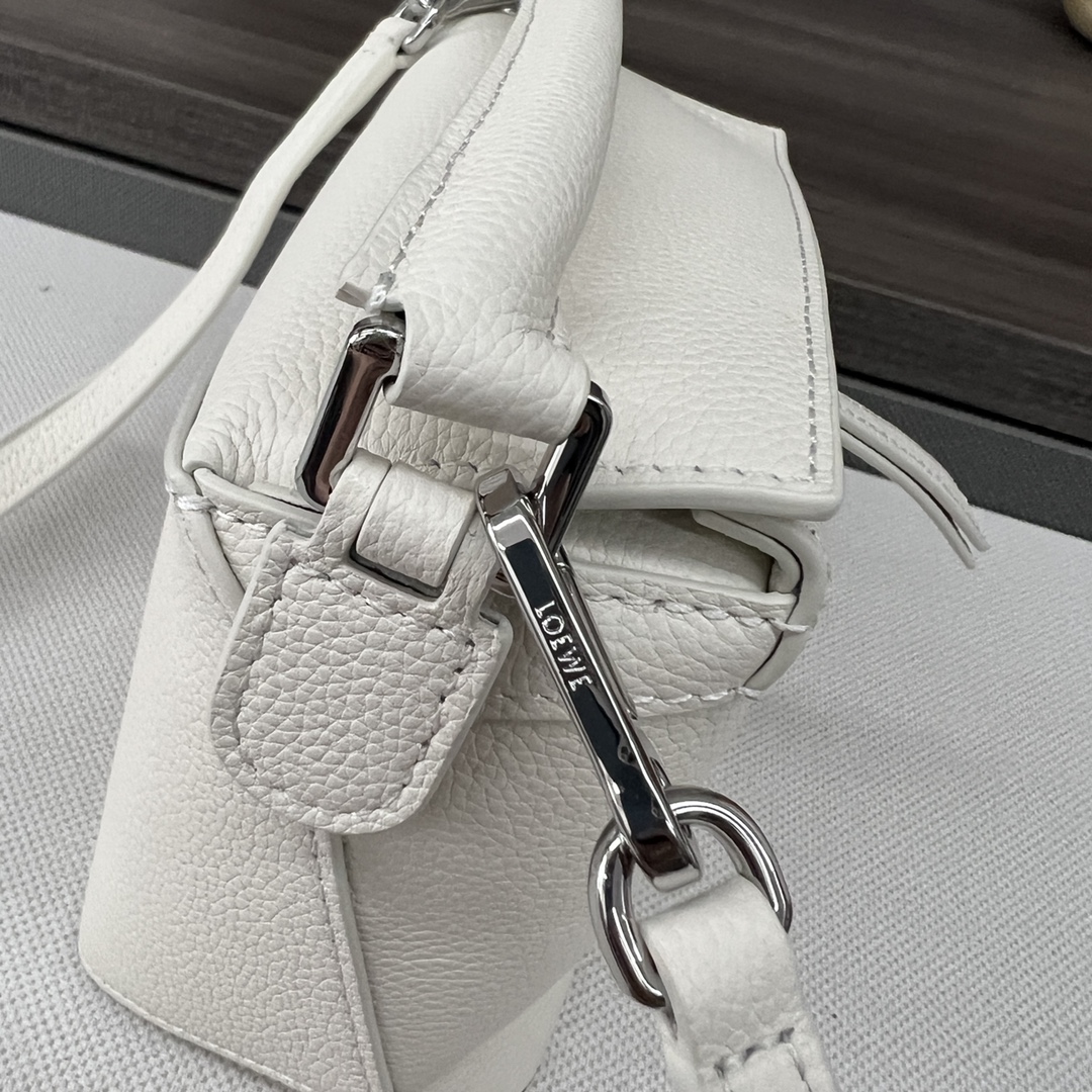 Bagsaaa L0ew* Mini Puzzle bag in classic calfskin white