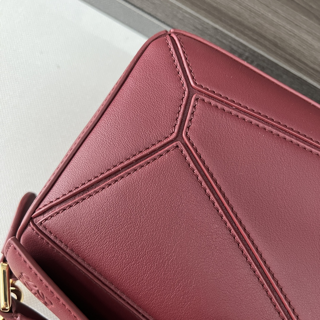 Bagsaaa L0ew* Mini Puzzle bag in classic calfskin burgundy