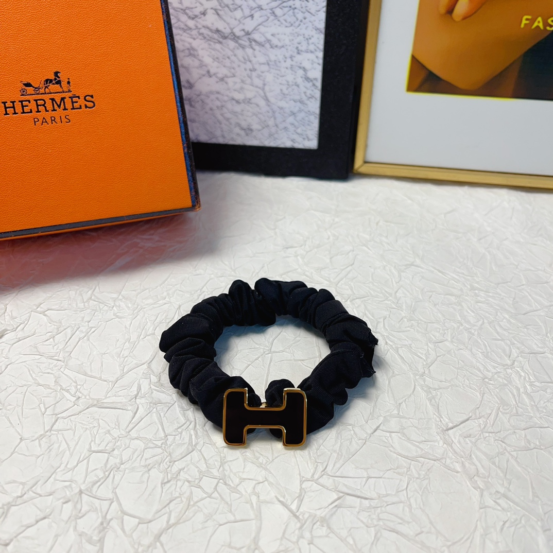 Bagsaaa H**me5 hair tie