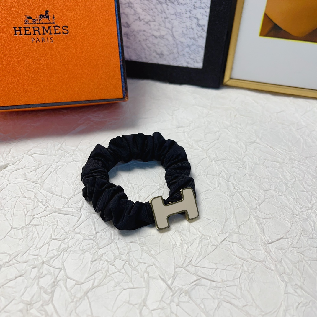 Bagsaaa H**me5 hair tie