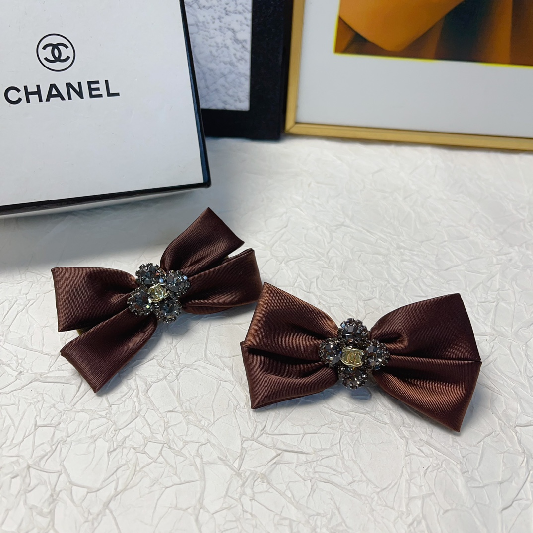 Bagsaaa Ch**el Hairclip 2 colors