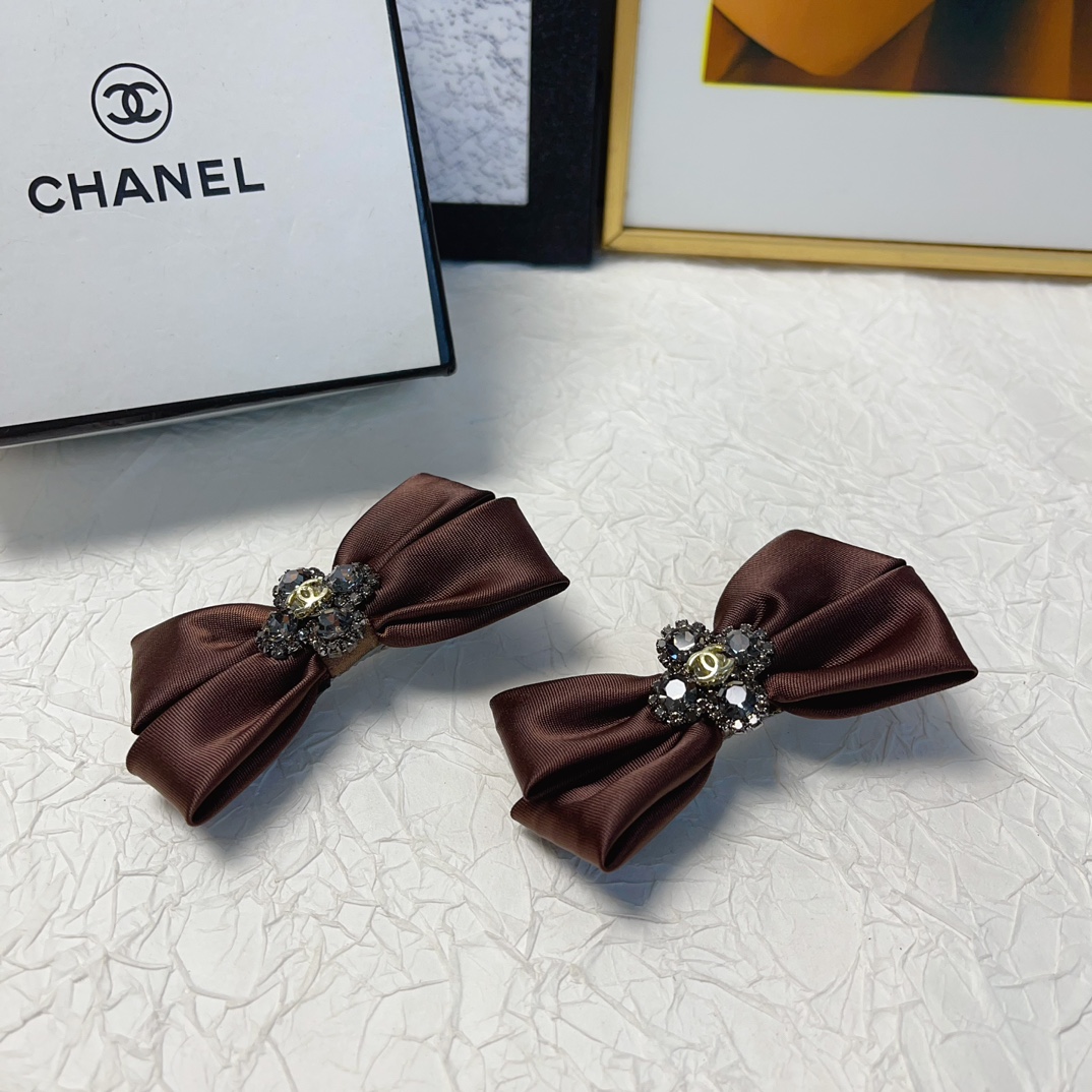 Bagsaaa Ch**el Hairclip 2 colors
