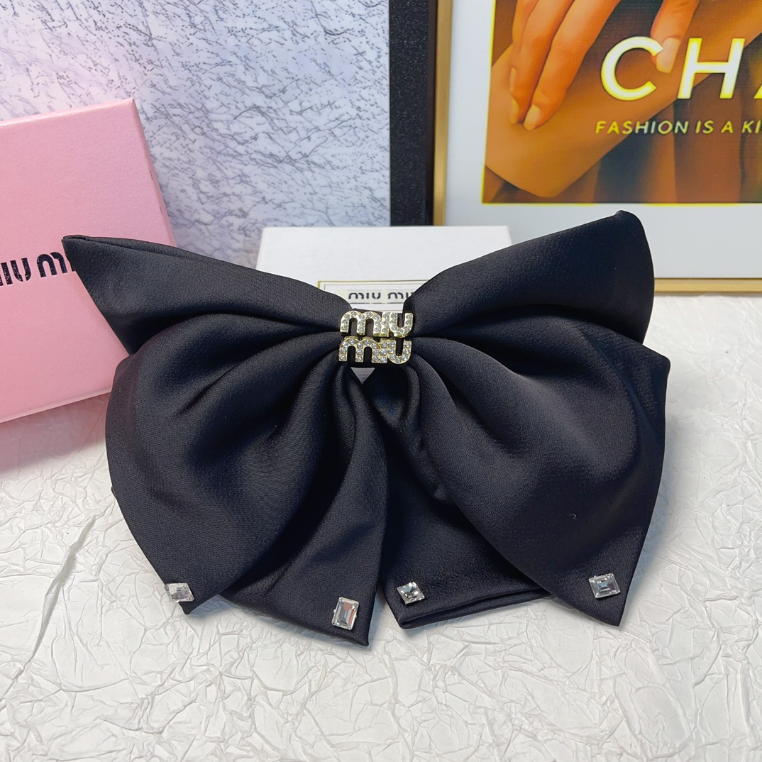 Bagsaaa M1um1u Hairclip 2 colors