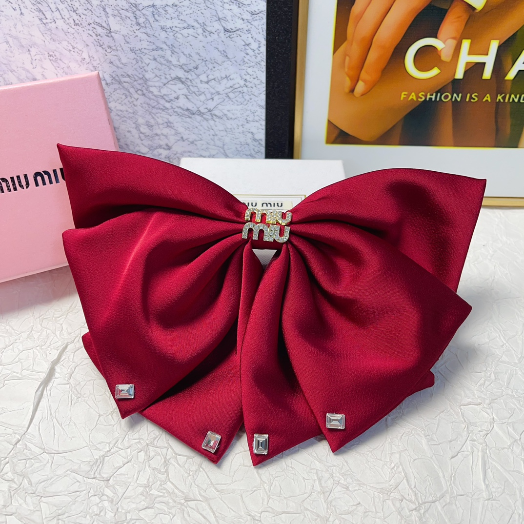 Bagsaaa M1um1u Hairclip 2 colors