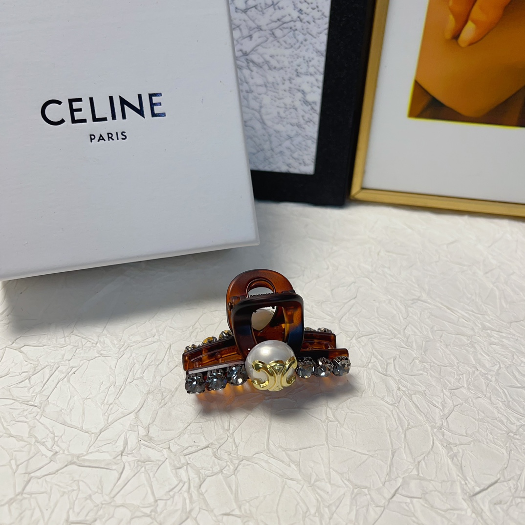 Bagsaaa Ce1i*e Pearl Hairclip