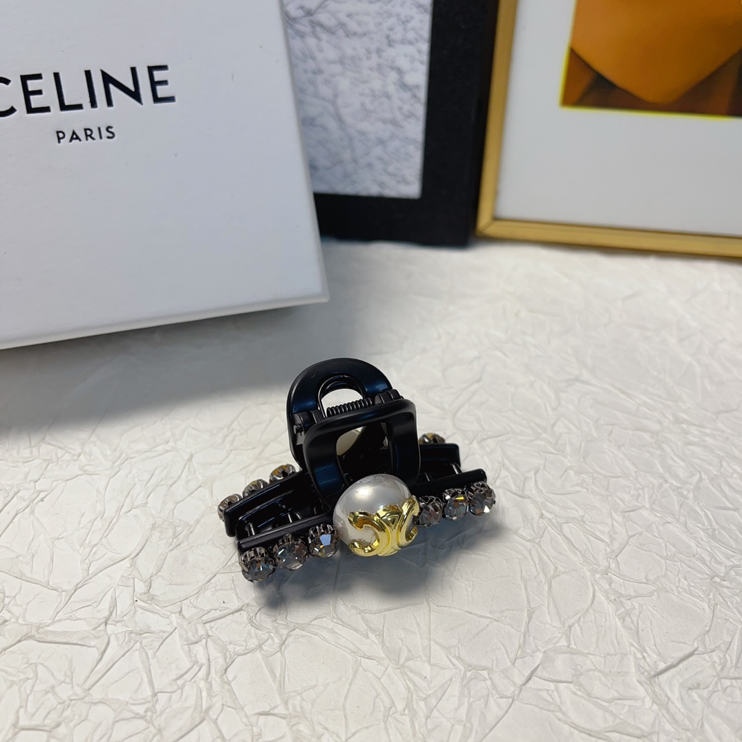 Bagsaaa Ce1i*e Pearl Hairclip