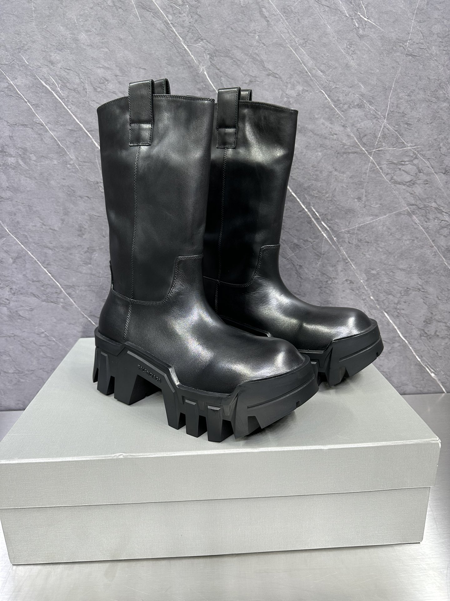BAGSAAA Ba1en*iaga BULLDOZER CHELSEA BOOT IN BLACK 02