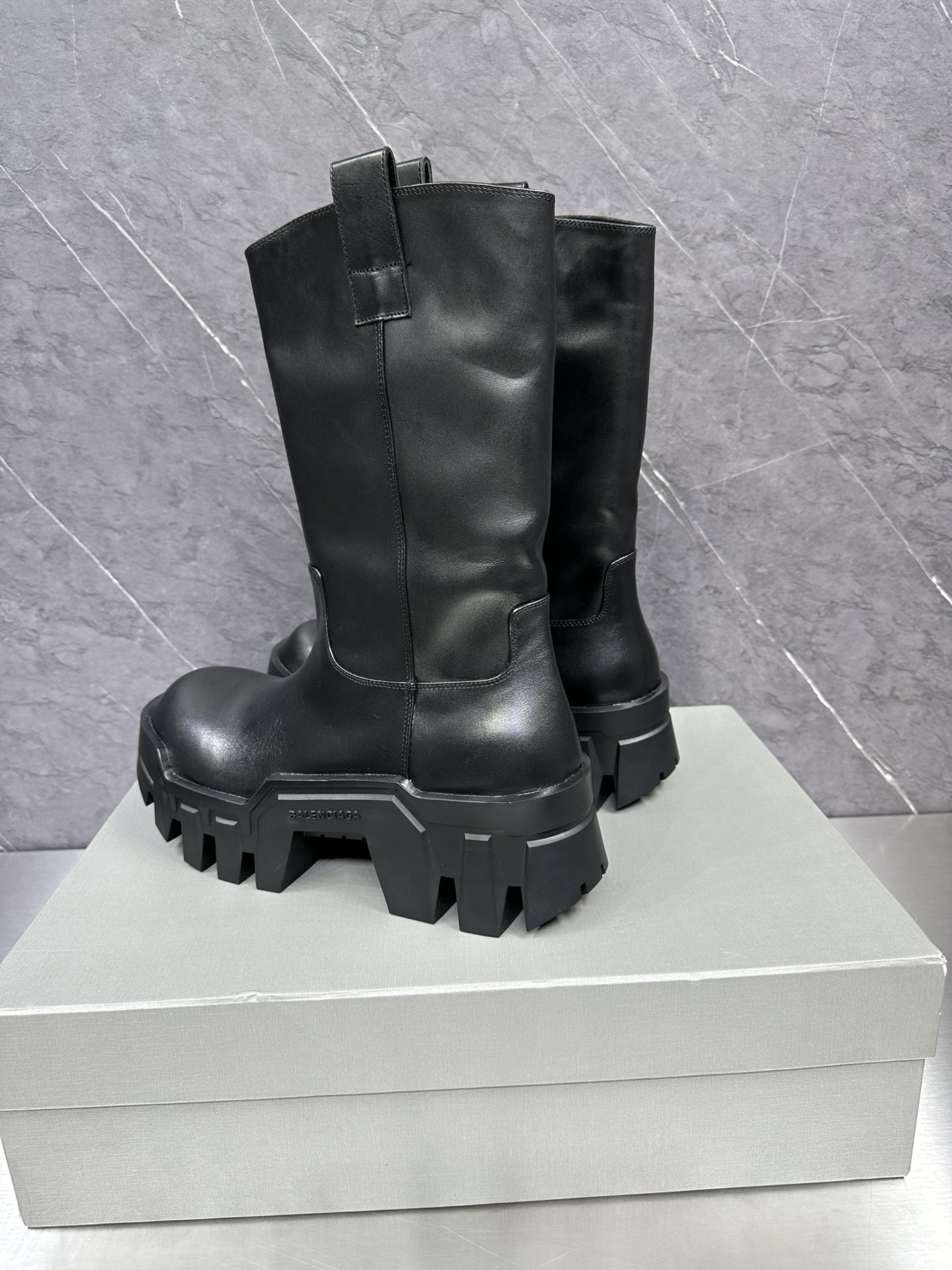 BAGSAAA Ba1en*iaga BULLDOZER CHELSEA BOOT IN BLACK 02