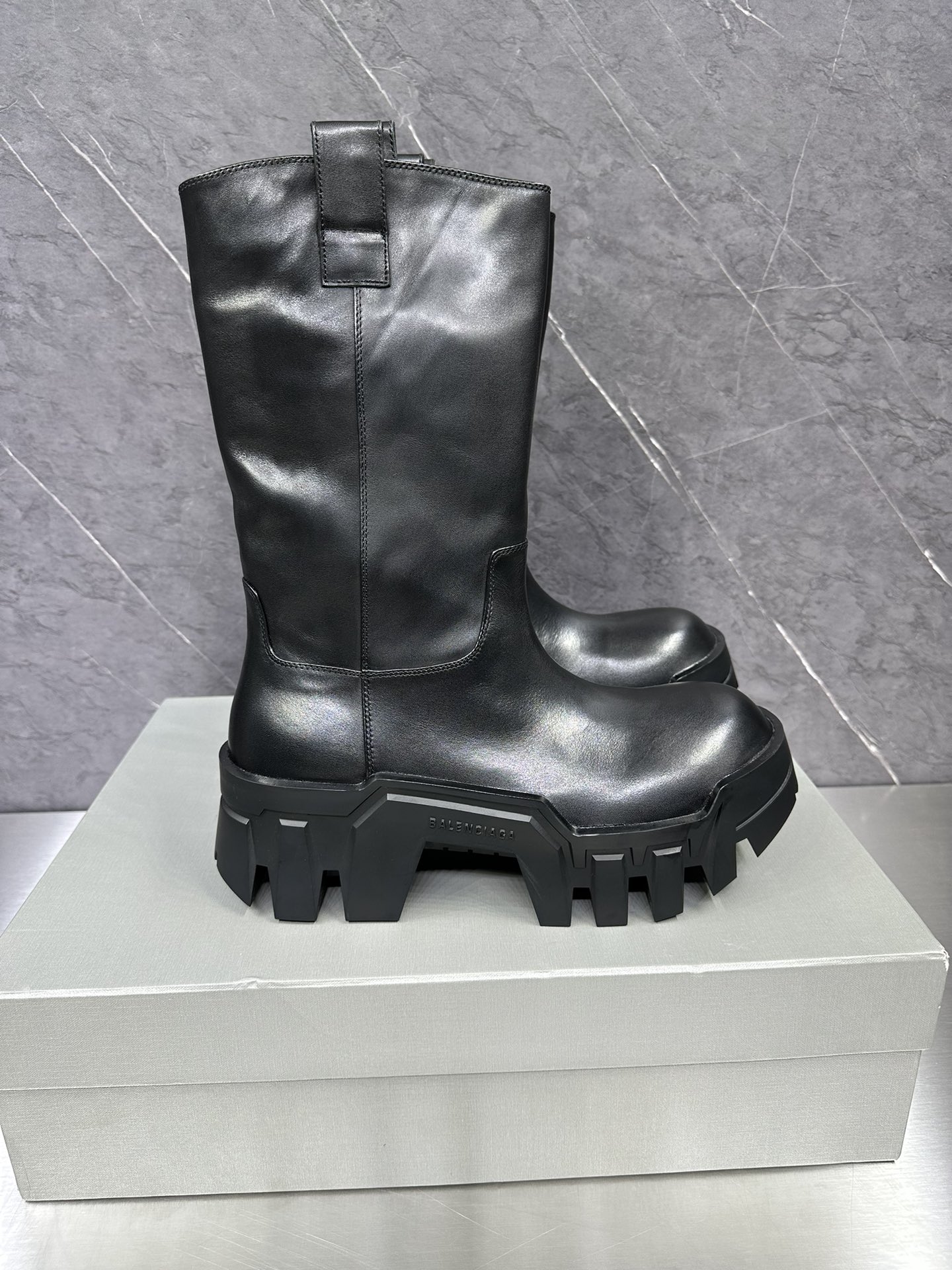 BAGSAAA Ba1en*iaga BULLDOZER CHELSEA BOOT IN BLACK 02