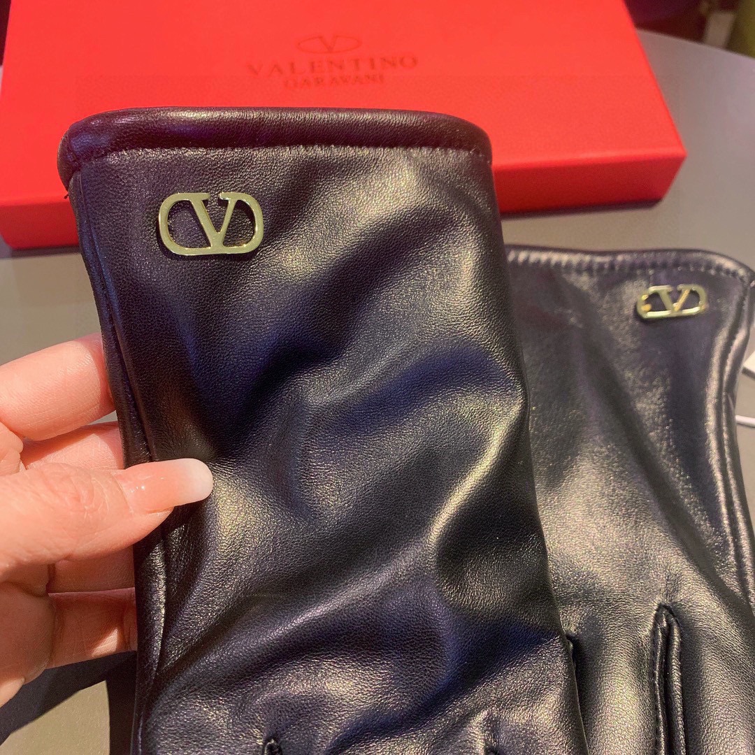 Bagsaaa Va1e*ntin0 Leather Black Gloves 02