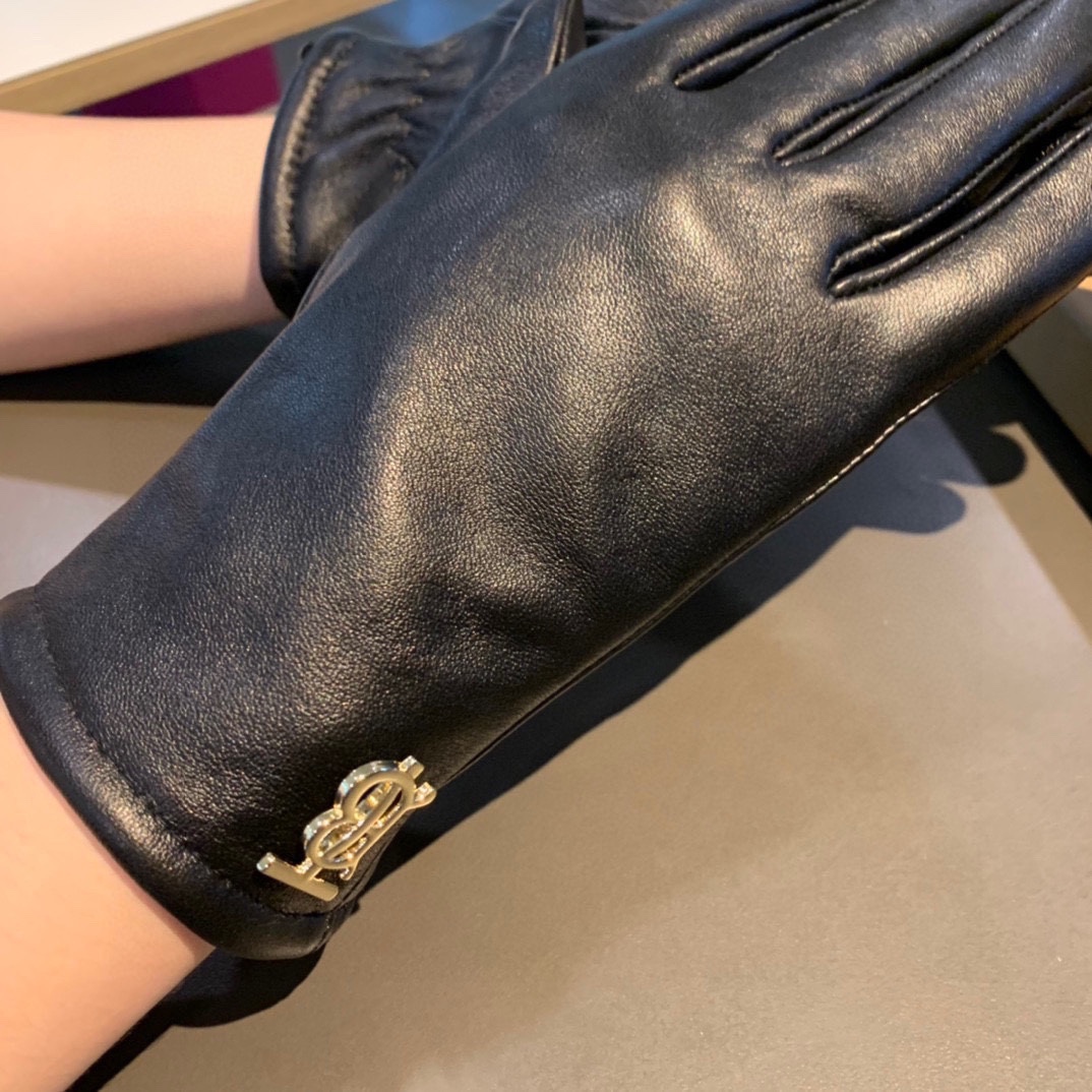 Bagsaaa Bv*b*rry Black Leather Gloves
