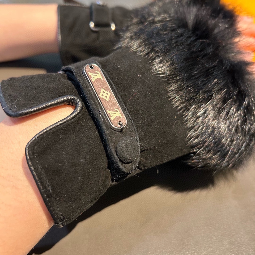 Bagsaaa L0vis Vvtt0n Half Finger Black Fur Gloves