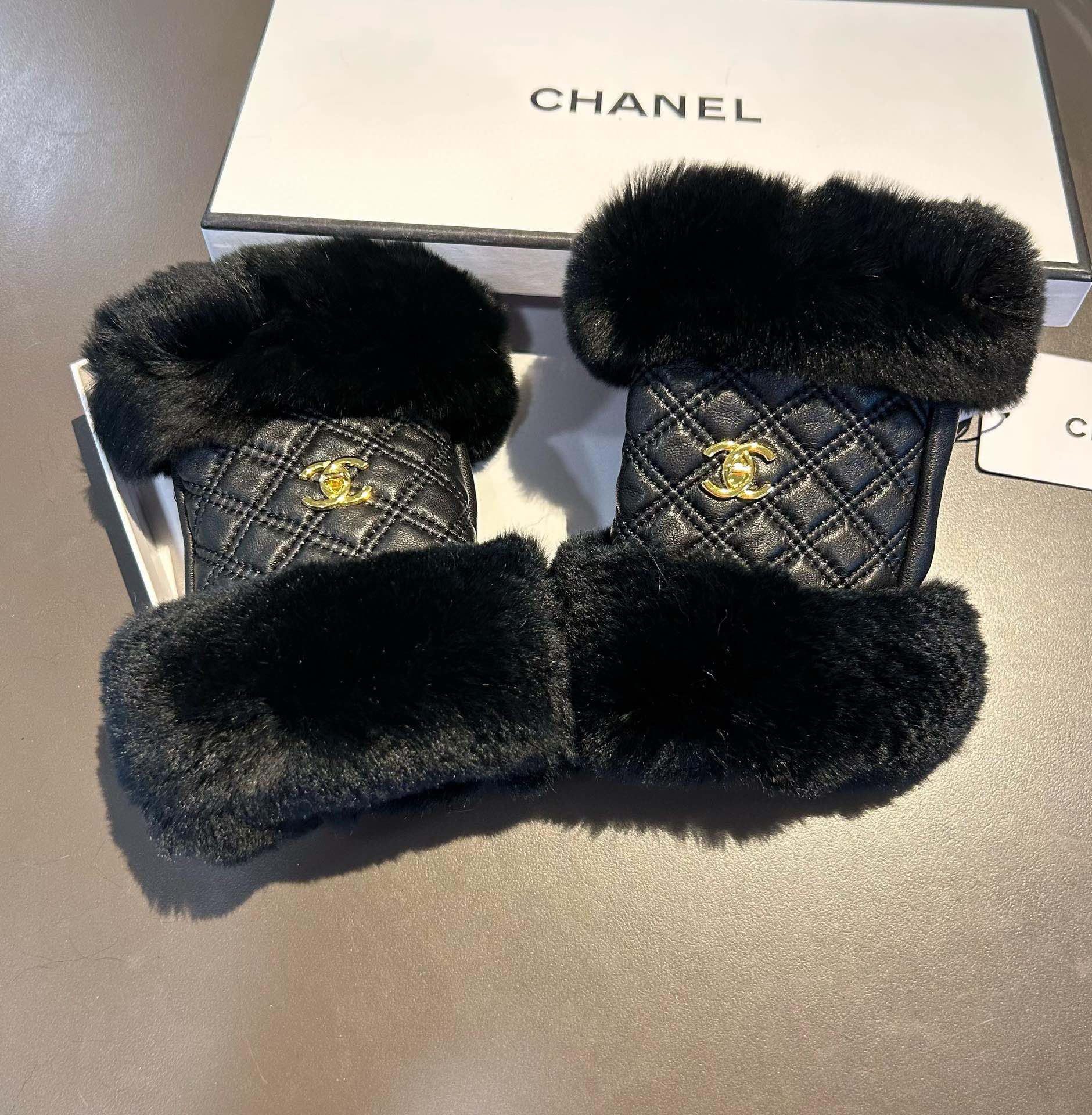 Bagsaaa Ch**el Half Finger Black Fur Leather Gloves 02