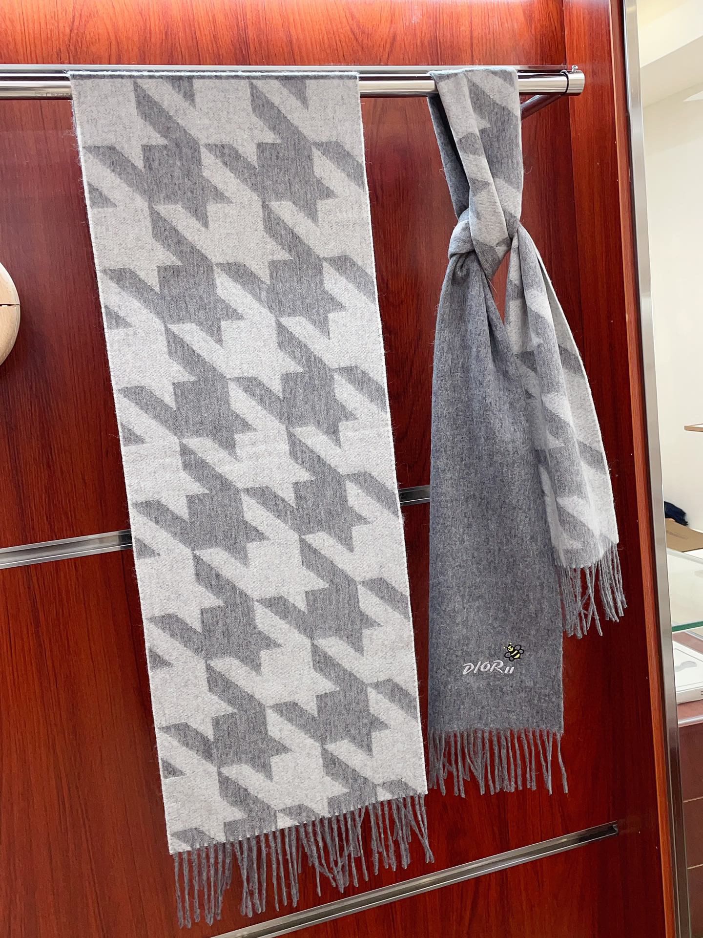 Bagsaaa D10r Scarf Houndstooth Pattern Grey - 35*180cm