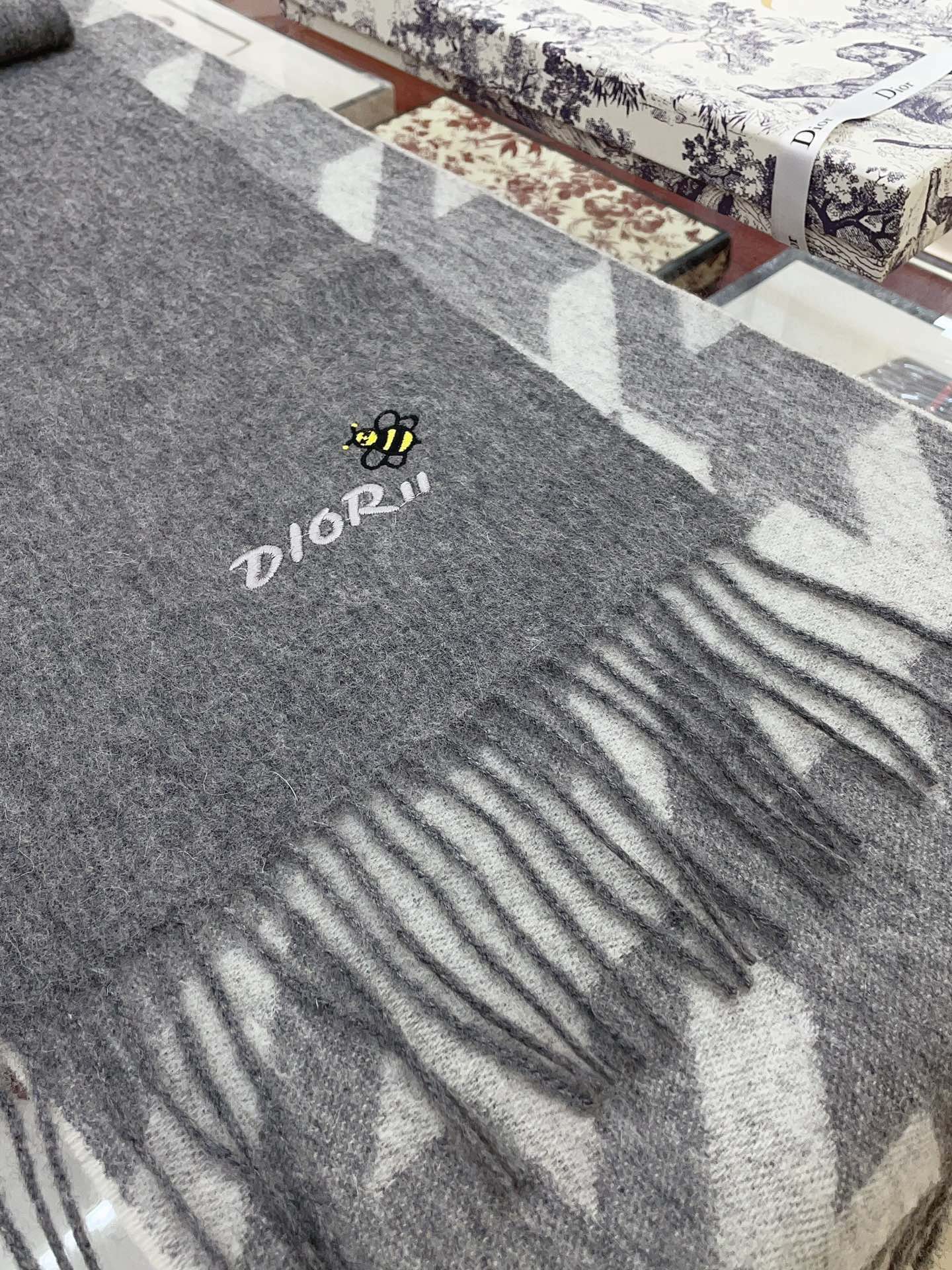 Bagsaaa D10r Scarf Houndstooth Pattern Grey - 35*180cm