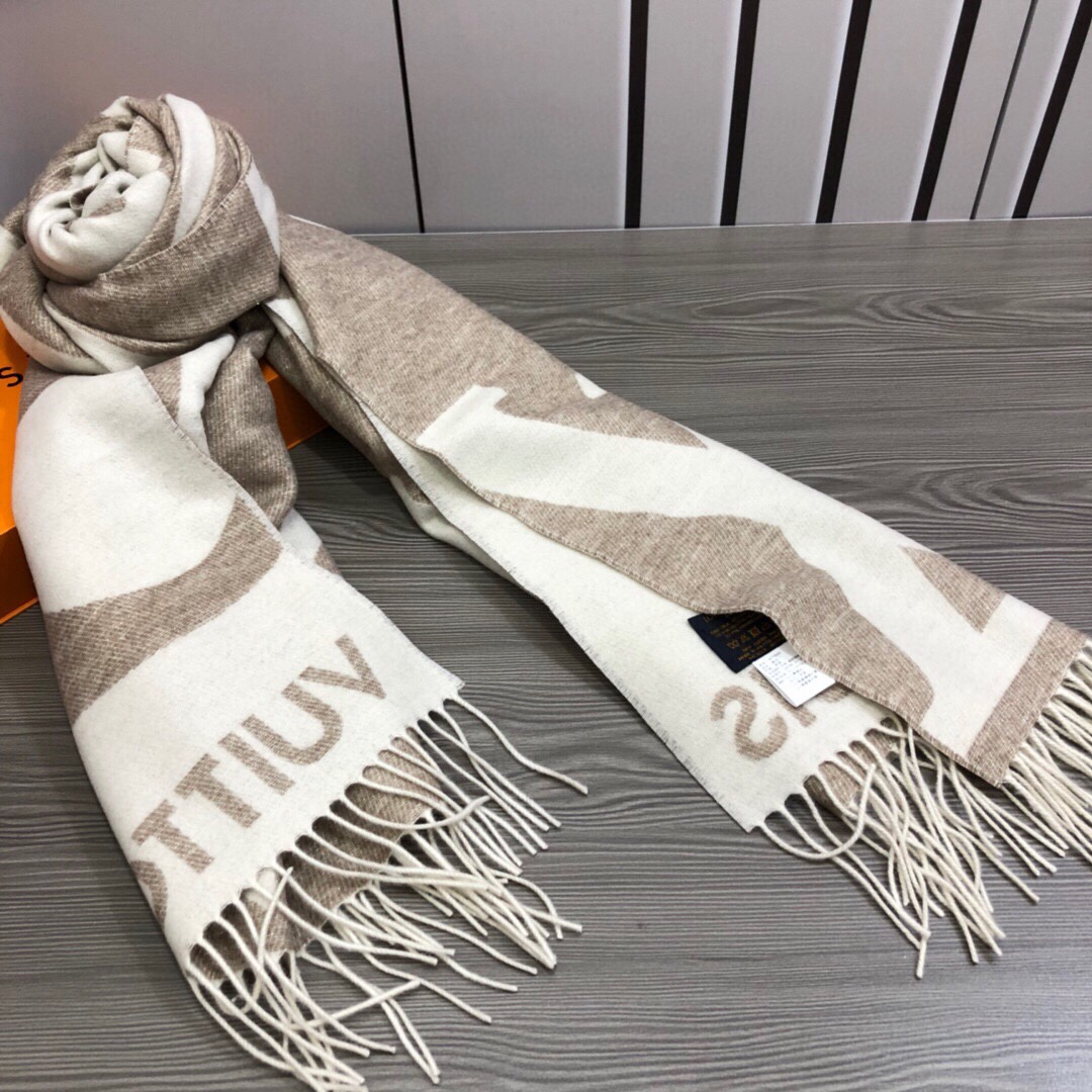 Bagsaaa L0vis Vvtt0n ultimate shine scarf - 200 x 70