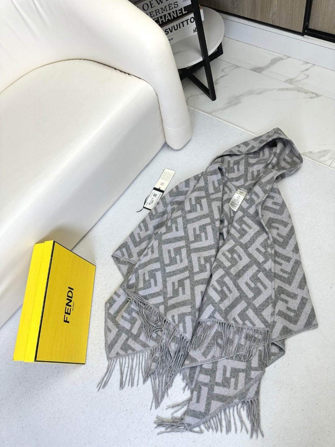 Bagsaaa F**di FF Poncho Grey wool